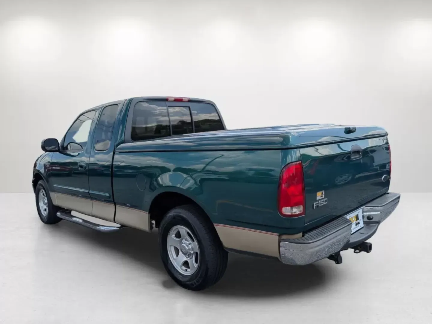 2000 Ford F-150 XLT (1FTZX1725YN) with an Other engine, located at 1430 Gateway Drive, Opelika, AL, 36801, (334) 239-0944, 32.637871, -85.409790 - Unlock the adventure of your dreams with this 2000 Ford F-150 XLT, an extended cab pickup that perfectly balances functionality with comfort. Whether you're a growing family in need of a reliable vehicle, a weekend warrior looking to tackle outdoor escapades, or a budget-conscious buyer searching fo - Photo#6