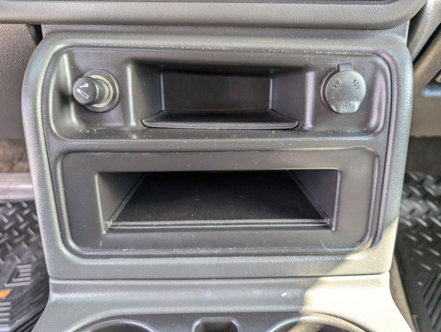 2003 Chevrolet Avalanche (3GNEC13T83G) with an Gas V8 5.3L/327 engine, 4-Speed Automatic w/OD transmission, located at 804 22nd Ave, Phenix City, AL, 36870, (334) 297-1860, 32.484749, -85.024475 - 2003 Chevrolet Avalanche - Photo#13