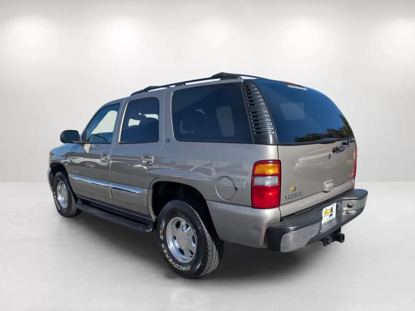 2003 /Pewter/Dark Pewter GMC Yukon SLT (1GKEC13Z83J) with an Other engine, located at 1430 Gateway Drive, Opelika, AL, 36801, (334) 239-0944, 32.637871, -85.409790 - **Discover Adventure and Comfort with the 2003 GMC Yukon SLT at Gils Auto - Phenix City**<br /> <br /> If you're on the hunt for a reliable SUV that embodies comfort and versatility, look no further than the 2003 GMC Yukon SLT, available now at Gils Auto in Phenix City, AL. This robust vehicle offer - Photo#6
