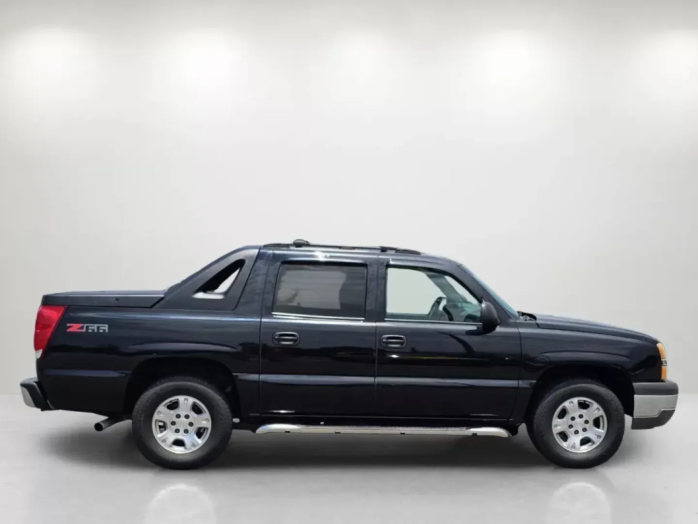 2004 /Dark Charcoal Chevrolet Avalanche Z66 (3GNEC12T44G) with an Other engine, located at 521 Old Farm Lane Rd, Prattville, AL, 36066, (334) 325-1505, 32.482460, -86.416367 - **Experience Adventure and Comfort with the 2004 Chevrolet Avalanche Z66 at Gils Auto!**<br /> <br /> Are you seeking a versatile vehicle that can accommodate your growing family's needs while also being an adventurous companion for weekend getaways? Look no further than the stunning **2004 Chevrole - Photo#3