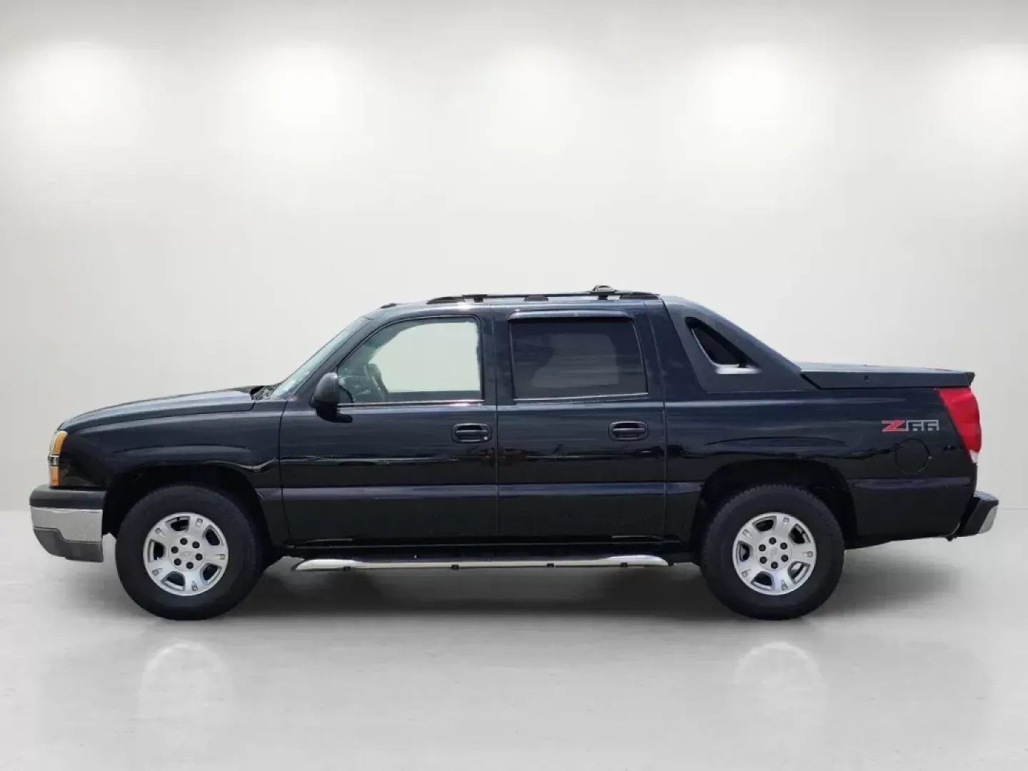 2004 /Dark Charcoal Chevrolet Avalanche Z66 (3GNEC12T44G) with an Other engine, located at 521 Old Farm Lane Rd, Prattville, AL, 36066, (334) 325-1505, 32.482460, -86.416367 - **Experience Adventure and Comfort with the 2004 Chevrolet Avalanche Z66 at Gils Auto!**<br /> <br /> Are you seeking a versatile vehicle that can accommodate your growing family's needs while also being an adventurous companion for weekend getaways? Look no further than the stunning **2004 Chevrole - Photo#7