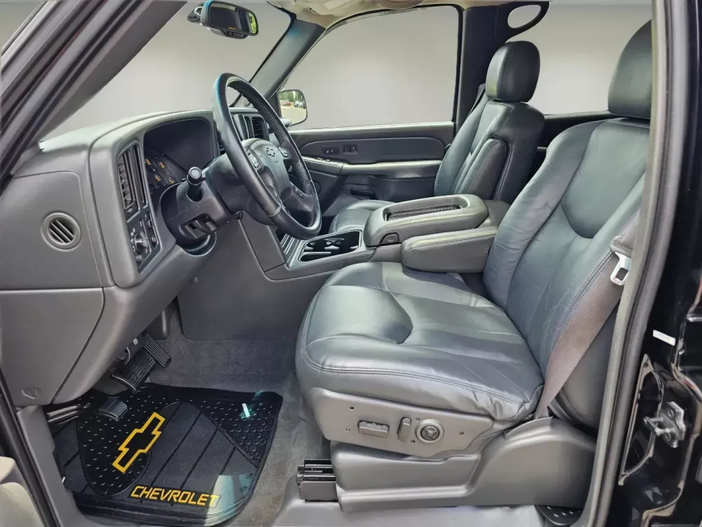 2004 /Dark Charcoal Chevrolet Avalanche Z66 (3GNEC12T44G) with an Other engine, located at 521 Old Farm Lane Rd, Prattville, AL, 36066, (334) 325-1505, 32.482460, -86.416367 - **Experience Adventure and Comfort with the 2004 Chevrolet Avalanche Z66 at Gils Auto!**<br /> <br /> Are you seeking a versatile vehicle that can accommodate your growing family's needs while also being an adventurous companion for weekend getaways? Look no further than the stunning **2004 Chevrole - Photo#9