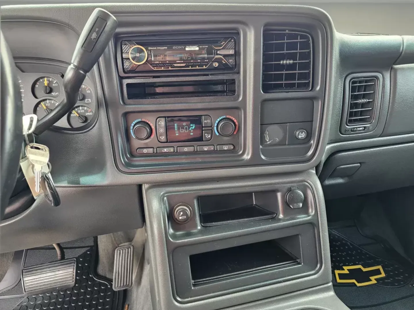 2004 /Dark Charcoal Chevrolet Avalanche Z66 (3GNEC12T44G) with an Other engine, located at 521 Old Farm Lane Rd, Prattville, AL, 36066, (334) 325-1505, 32.482460, -86.416367 - **Experience Adventure and Comfort with the 2004 Chevrolet Avalanche Z66 at Gils Auto!**<br /> <br /> Are you seeking a versatile vehicle that can accommodate your growing family's needs while also being an adventurous companion for weekend getaways? Look no further than the stunning **2004 Chevrole - Photo#12