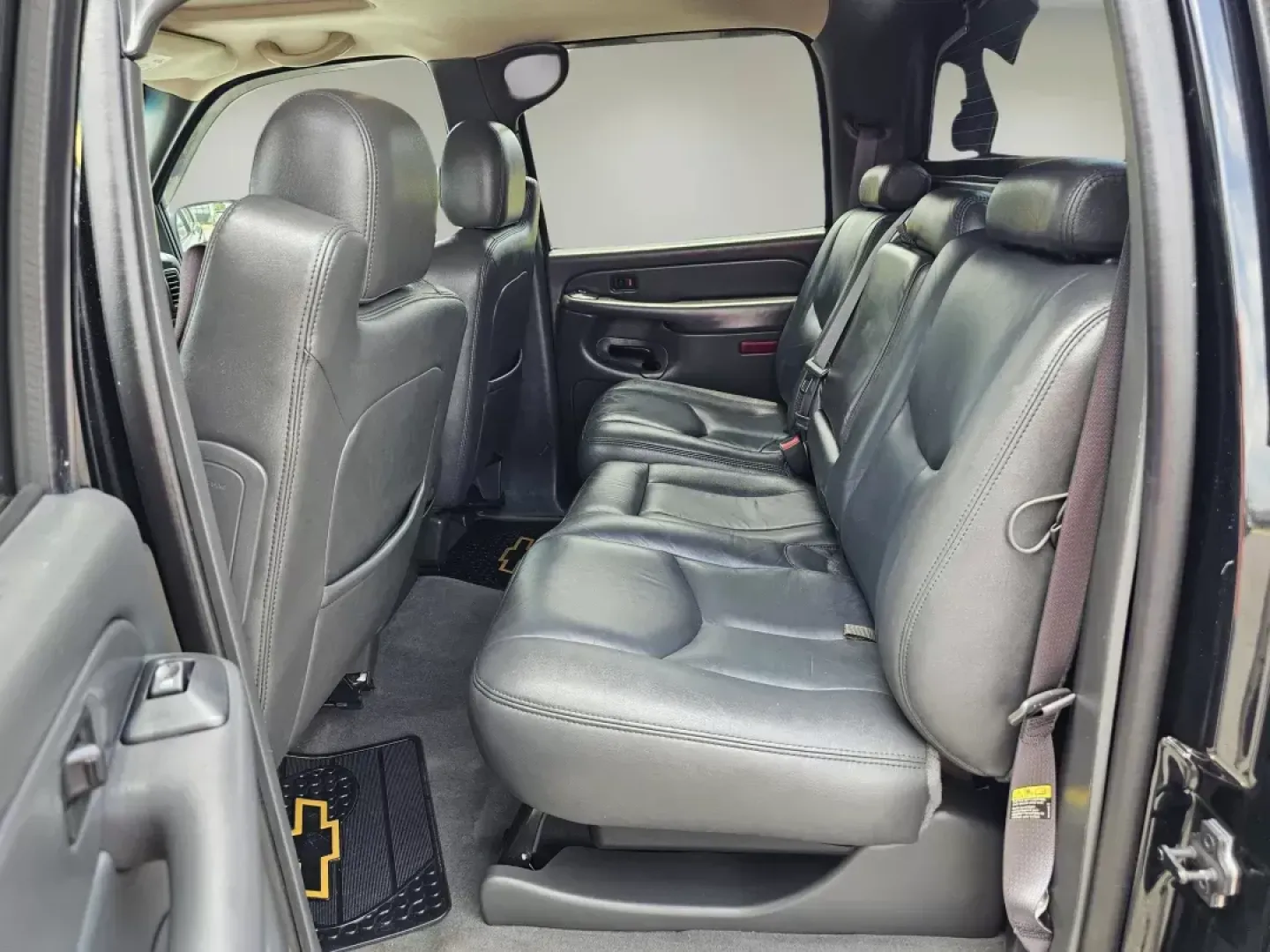 2004 /Dark Charcoal Chevrolet Avalanche Z66 (3GNEC12T44G) with an Other engine, located at 521 Old Farm Lane Rd, Prattville, AL, 36066, (334) 325-1505, 32.482460, -86.416367 - **Experience Adventure and Comfort with the 2004 Chevrolet Avalanche Z66 at Gils Auto!**<br /> <br /> Are you seeking a versatile vehicle that can accommodate your growing family's needs while also being an adventurous companion for weekend getaways? Look no further than the stunning **2004 Chevrole - Photo#14