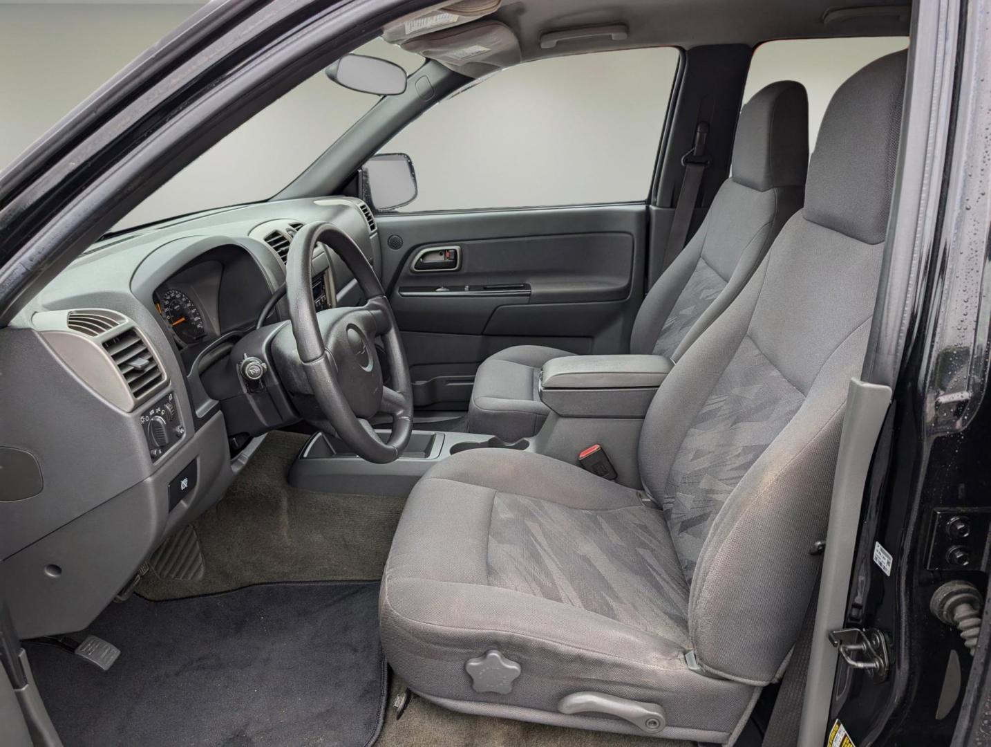 2004 /Very Dark Pewter Chevrolet Colorado (1GCCS136148) with an Gas I5 3.5L/211 engine, 4-Speed Automatic w/OD transmission, located at 3959 U.S. 80 W, Phenix City, AL, 36870, (334) 297-4885, 32.469296, -85.135185 - 2004 Chevrolet Colorado - Photo#10