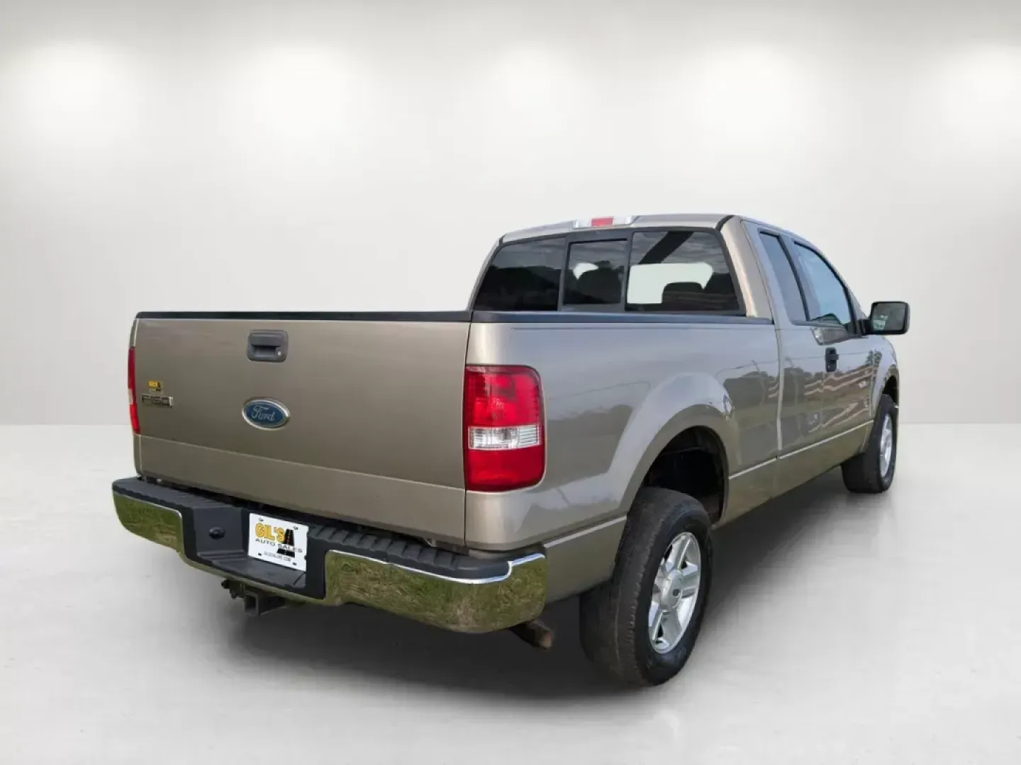 2004 Ford F-150 XLT (1FTRX12W34N) with an Gas V8 4.6L/281 engine, 4-Speed Automatic w/OD transmission, located at 7000 Northlake Connector, Columbus, GA, 31904, (706) 987-8085, 32.524975, -84.978134 - 2004 Ford F-150 XLT - Photo#4