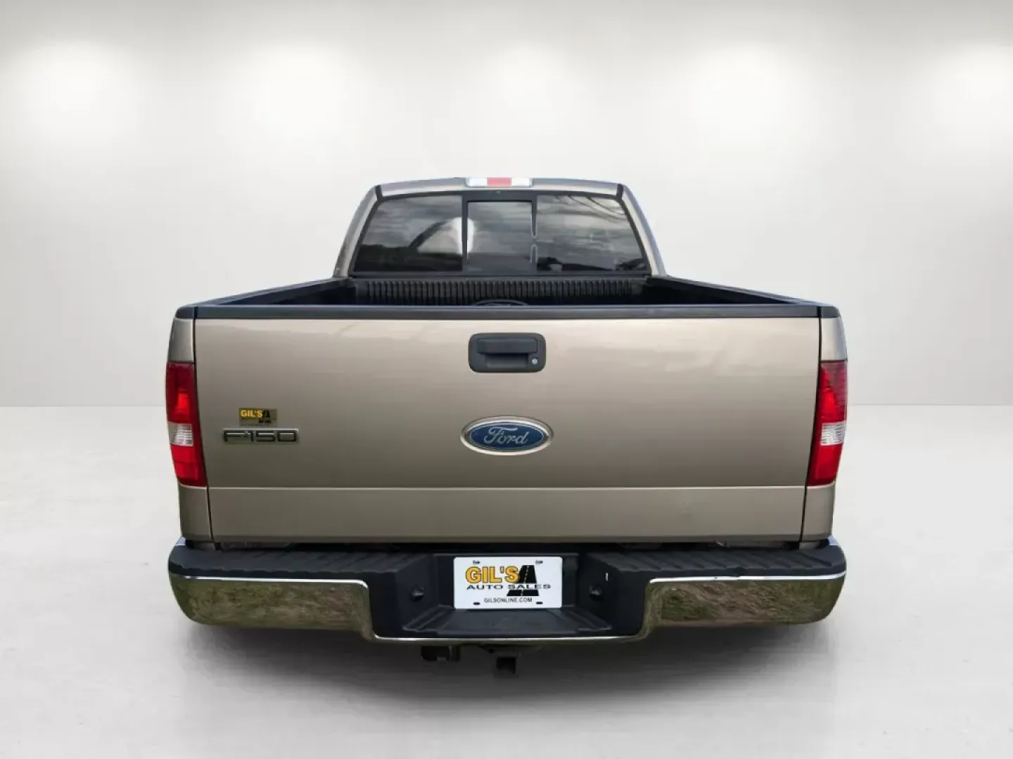2004 Ford F-150 XLT (1FTRX12W34N) with an Gas V8 4.6L/281 engine, 4-Speed Automatic w/OD transmission, located at 7000 Northlake Connector, Columbus, GA, 31904, (706) 987-8085, 32.524975, -84.978134 - 2004 Ford F-150 XLT - Photo#5