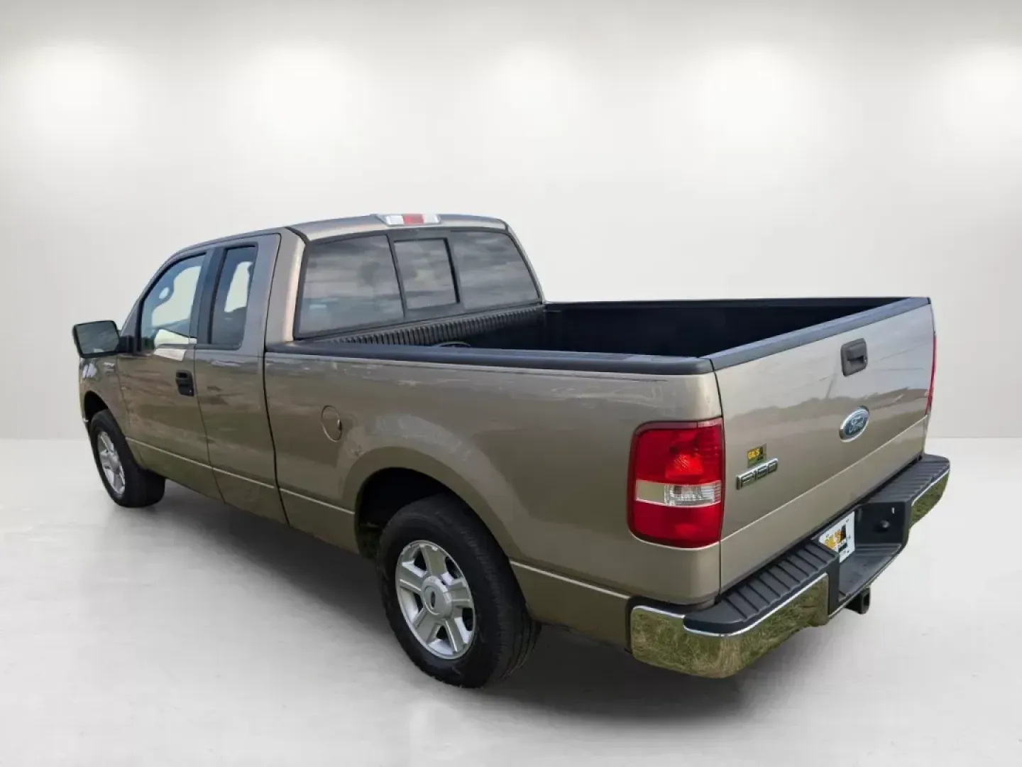 2004 Ford F-150 XLT (1FTRX12W34N) with an Gas V8 4.6L/281 engine, 4-Speed Automatic w/OD transmission, located at 7000 Northlake Connector, Columbus, GA, 31904, (706) 987-8085, 32.524975, -84.978134 - 2004 Ford F-150 XLT - Photo#6