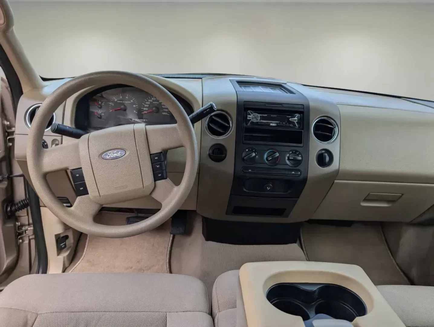 2004 Ford F-150 XLT (1FTRX12W34N) with an Gas V8 4.6L/281 engine, 4-Speed Automatic w/OD transmission, located at 7000 Northlake Connector, Columbus, GA, 31904, (706) 987-8085, 32.524975, -84.978134 - 2004 Ford F-150 XLT - Photo#12