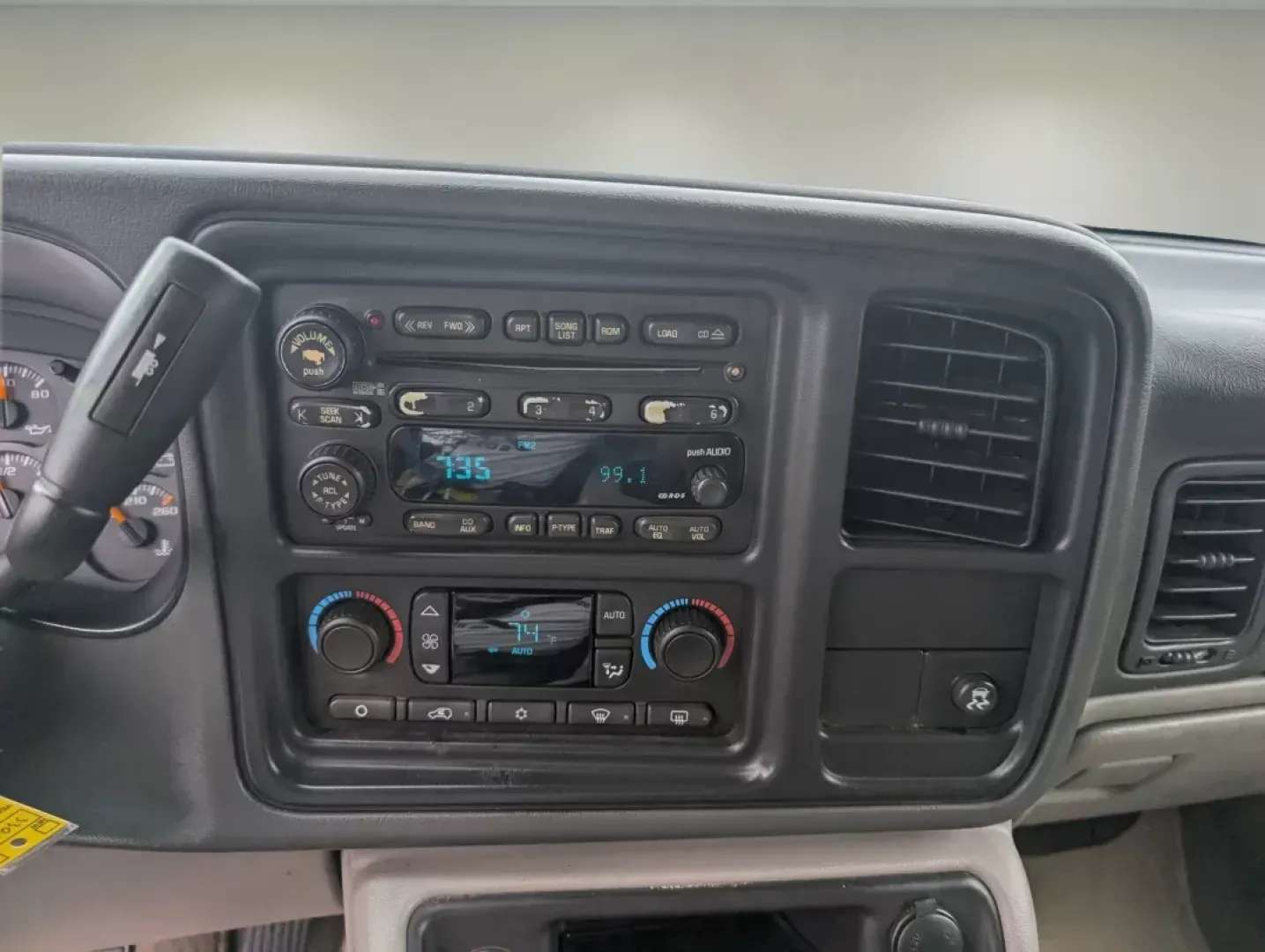2004 /Pewter/Dark Pewter GMC Yukon SLT (1GKEC13Z44R) with an Gas V8 5.3L/325 engine, 4-Speed Automatic w/OD transmission, located at 3959 U.S. 80 W, Phenix City, AL, 36870, (334) 297-4885, 32.469296, -85.135185 - 2004 GMC Yukon SLT - Photo#15