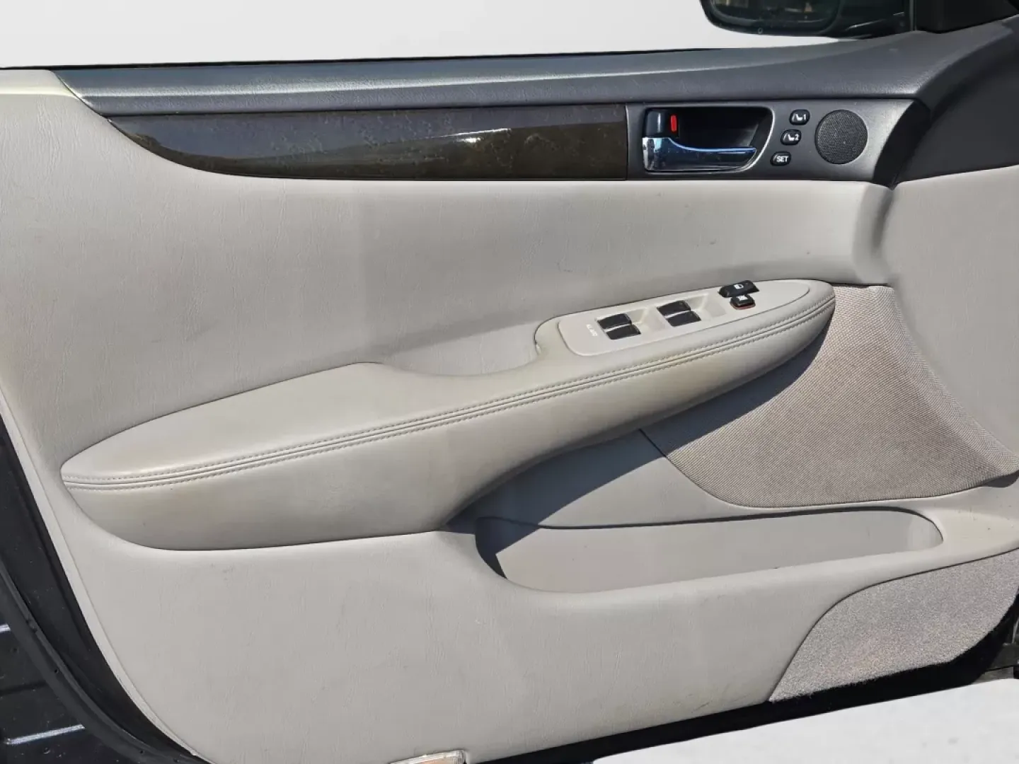 2004 Lexus ES 330 (JTHBA30GX45) with an Other engine, located at 521 Old Farm Lane Rd, Prattville, AL, 36066, (334) 325-1505, 32.482460, -86.416367 - **Experience Luxury and Comfort with the 2004 Lexus ES 330 at Gils Auto - Prattville!**<br /> <br /> Are you on the lookout for a vehicle that combines elegance with exceptional performance? The 2004 Lexus ES 330 is the perfect sedan for those who appreciate a refined driving experience, making it a - Photo#10