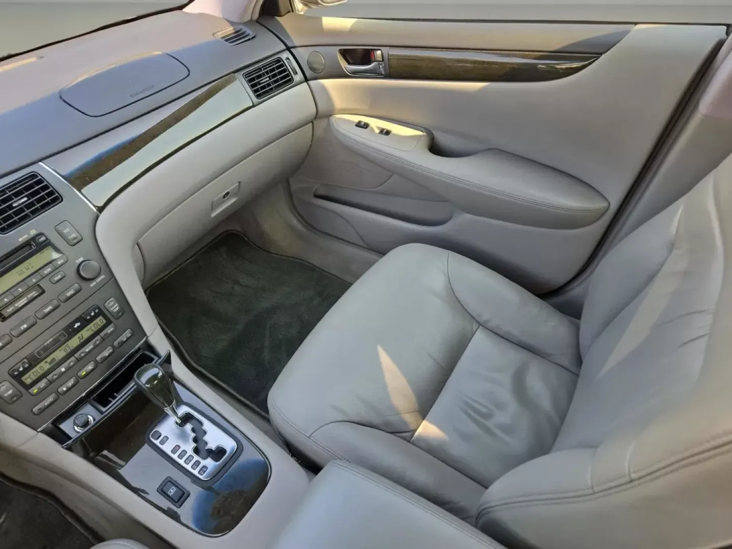 2004 Lexus ES 330 (JTHBA30GX45) with an Other engine, located at 521 Old Farm Lane Rd, Prattville, AL, 36066, (334) 325-1505, 32.482460, -86.416367 - **Experience Luxury and Comfort with the 2004 Lexus ES 330 at Gils Auto - Prattville!**<br /> <br /> Are you on the lookout for a vehicle that combines elegance with exceptional performance? The 2004 Lexus ES 330 is the perfect sedan for those who appreciate a refined driving experience, making it a - Photo#15