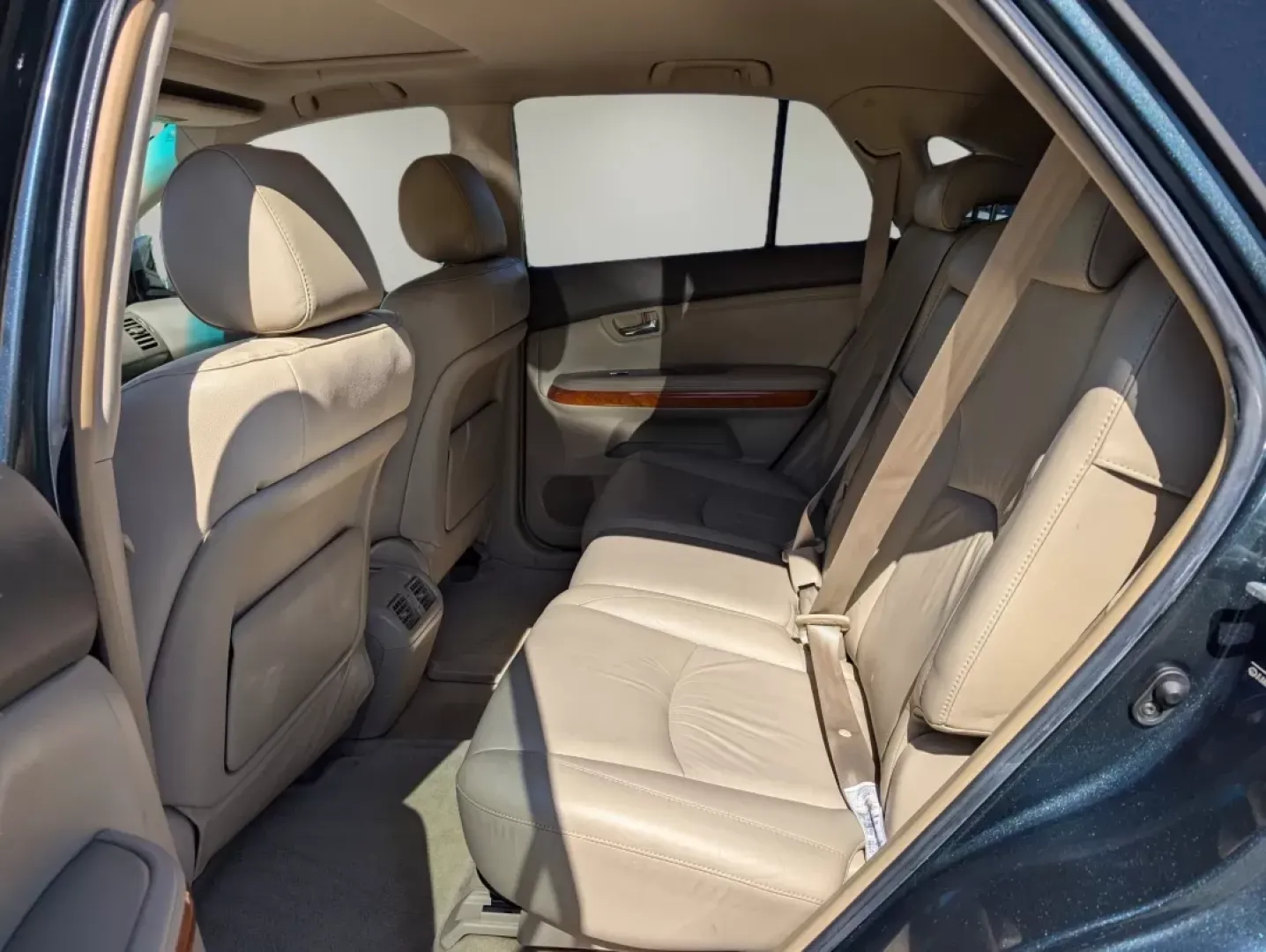 2004 Lexus RX 330 (JTJGA31U940) with an Other engine, located at 7000 Northlake Connector, Columbus, GA, 31904, (706) 987-8085, 32.524975, -84.978134 - **Discover the Perfect SUV for Your Next Adventure!** <br /> <br /> Are you in search of a reliable and stylish SUV that can elevate your daily commute, weekend getaways, or family outings? Look no further than this stunning 2004 Lexus RX 330, available now at Gils Auto in Opelika, AL. This versatil - Photo#10