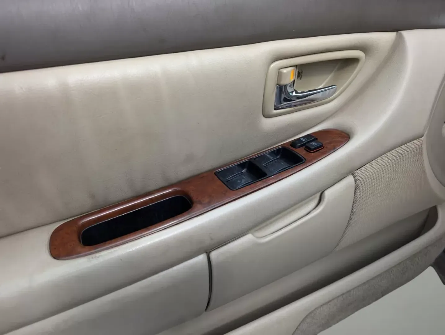 2004 Toyota Avalon XLS (4T1BF28B44U) with an Other engine, located at 5115 14th Ave., Columbus, GA, 31904, (706) 323-0345, 32.511494, -84.971046 - **Get Ready to Elevate Your Commute with the 2004 Toyota Avalon XLS at Gils Auto in Prattville!**<br /> <br /> Imagine gliding through the streets of Prattville, AL, in a vehicle that combines comfort, reliability, and style-all while staying within budget. The 2004 Toyota Avalon XLS sedan is not ju - Photo#8