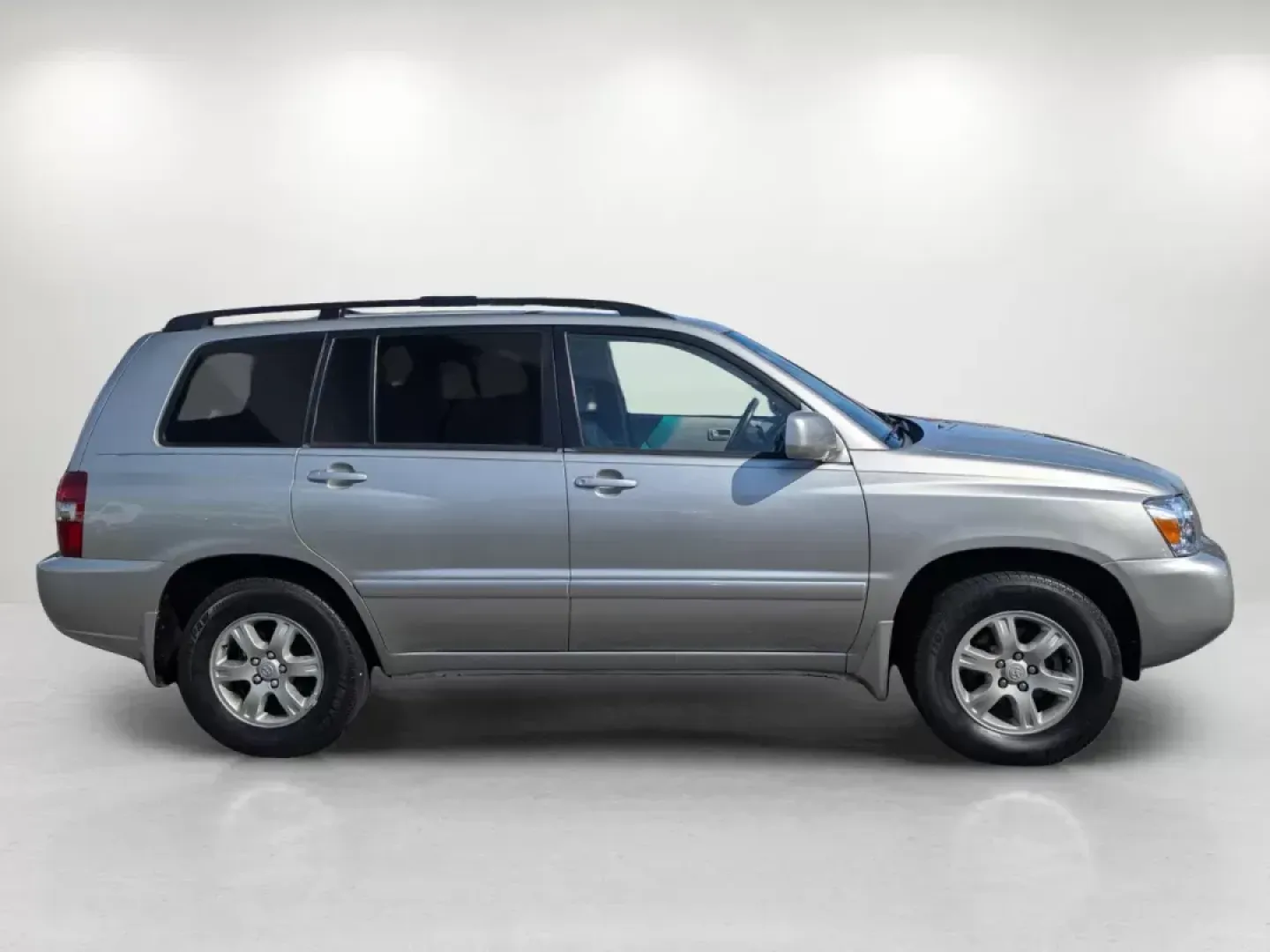 2004 Toyota Highlander (JTEGP21A740) with an Gas V6 3.3L/201 engine, 5-Speed Automatic transmission, located at 3959 U.S. 80 W, Phenix City, AL, 36870, (334) 297-4885, 32.469296, -85.135185 - 2004 Toyota Highlander - Photo#4
