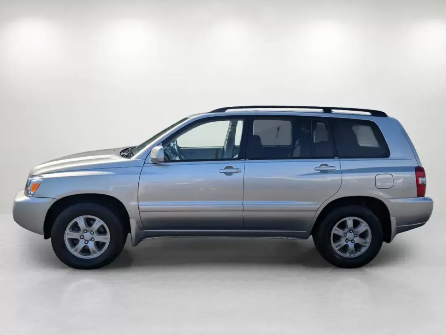 2004 Toyota Highlander (JTEGP21A740) with an Gas V6 3.3L/201 engine, 5-Speed Automatic transmission, located at 3959 U.S. 80 W, Phenix City, AL, 36870, (334) 297-4885, 32.469296, -85.135185 - 2004 Toyota Highlander - Photo#8