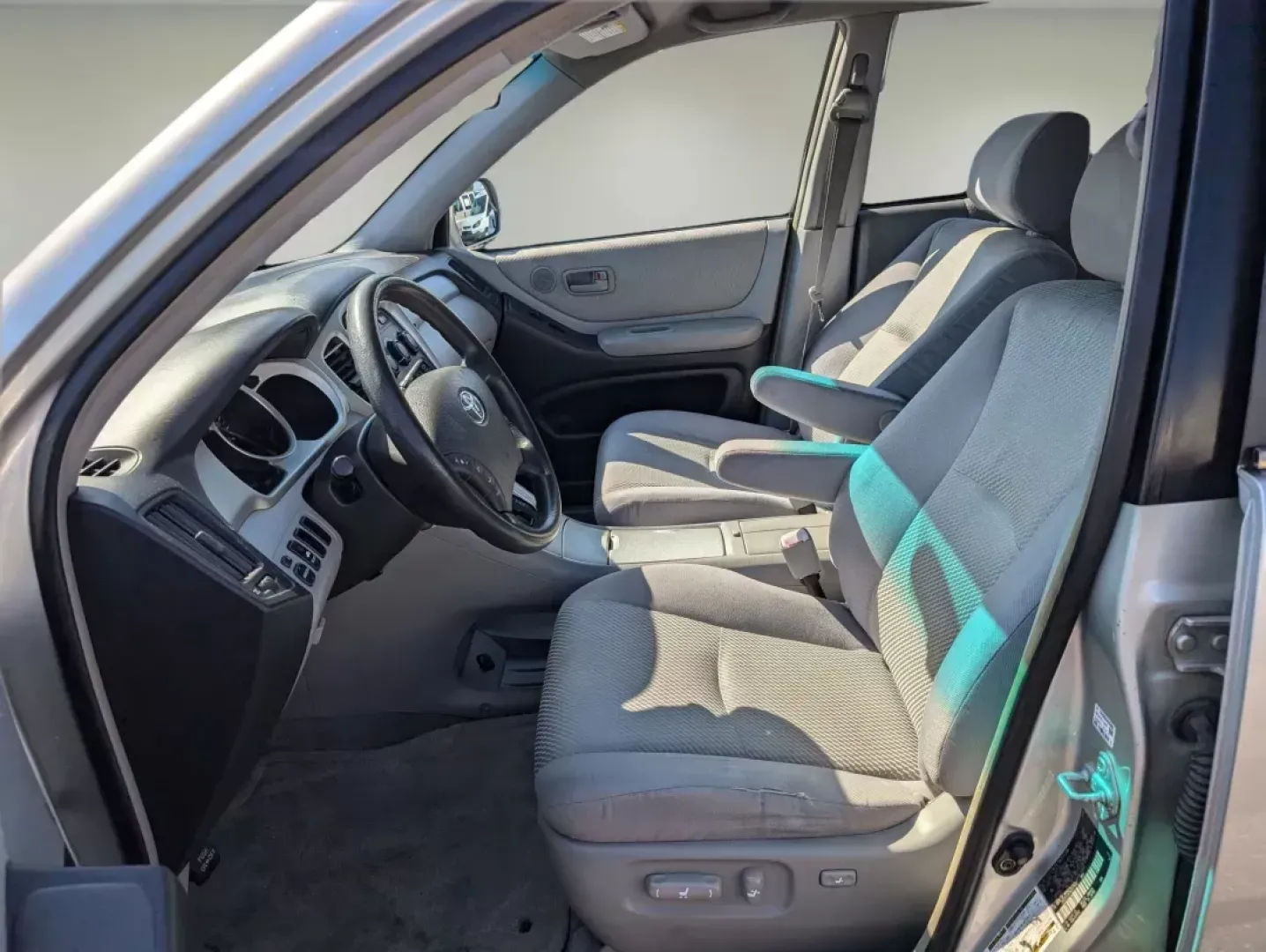 2004 Toyota Highlander (JTEGP21A740) with an Gas V6 3.3L/201 engine, 5-Speed Automatic transmission, located at 3959 U.S. 80 W, Phenix City, AL, 36870, (334) 297-4885, 32.469296, -85.135185 - 2004 Toyota Highlander - Photo#10