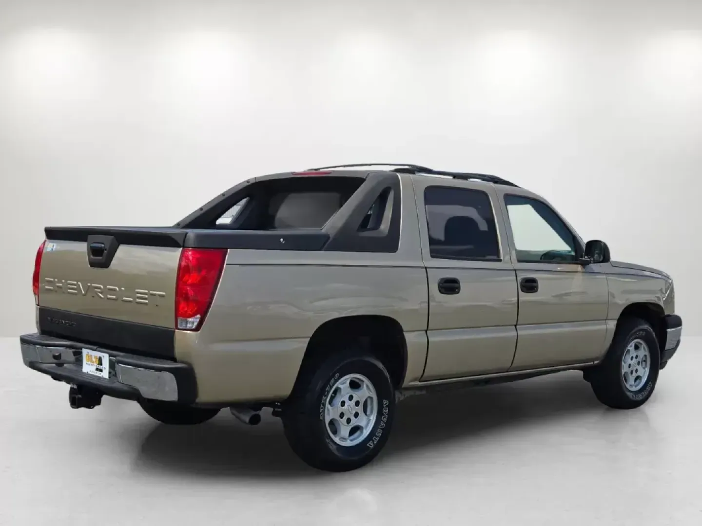 2005 /Tan/Neutral Chevrolet Avalanche LS (3GNEC12Z95G) with an Other engine, located at 804 22nd Ave, Phenix City, AL, 36870, (334) 297-1860, 32.484749, -85.024475 - **Discover Your Adventure with the 2005 Chevrolet Avalanche at Gils Auto - Phenix City #2!**<br /> <br /> Are you ready for an exciting new chapter of weekend adventures or daily commutes? This 2005 Chevrolet Avalanche, available at Gils Auto - Phenix City #2, is more than just a pickup; it's the pe - Photo#4