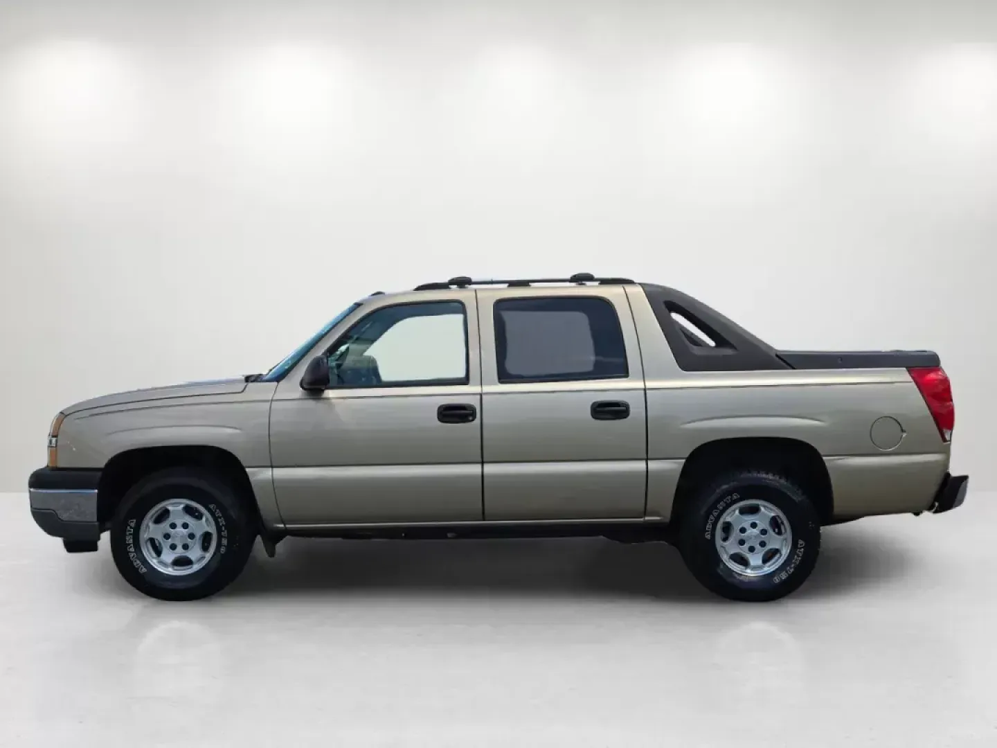 2005 /Tan/Neutral Chevrolet Avalanche LS (3GNEC12Z95G) with an Other engine, located at 804 22nd Ave, Phenix City, AL, 36870, (334) 297-1860, 32.484749, -85.024475 - **Discover Your Adventure with the 2005 Chevrolet Avalanche at Gils Auto - Phenix City #2!**<br /> <br /> Are you ready for an exciting new chapter of weekend adventures or daily commutes? This 2005 Chevrolet Avalanche, available at Gils Auto - Phenix City #2, is more than just a pickup; it's the pe - Photo#7