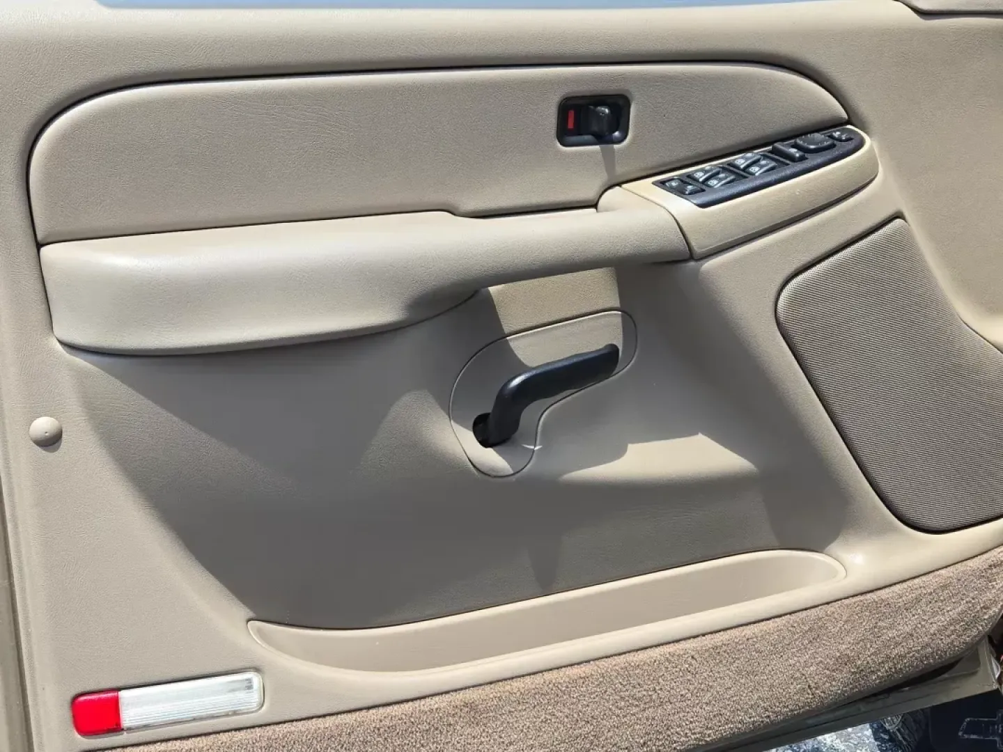 2005 /Tan/Neutral Chevrolet Avalanche LS (3GNEC12Z95G) with an Other engine, located at 804 22nd Ave, Phenix City, AL, 36870, (334) 297-1860, 32.484749, -85.024475 - **Discover Your Adventure with the 2005 Chevrolet Avalanche at Gils Auto - Phenix City #2!**<br /> <br /> Are you ready for an exciting new chapter of weekend adventures or daily commutes? This 2005 Chevrolet Avalanche, available at Gils Auto - Phenix City #2, is more than just a pickup; it's the pe - Photo#9