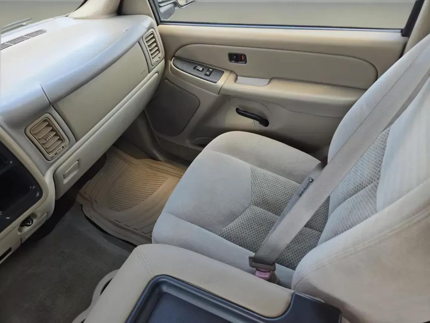 2005 /Tan/Neutral Chevrolet Avalanche LS (3GNEC12Z95G) with an Other engine, located at 804 22nd Ave, Phenix City, AL, 36870, (334) 297-1860, 32.484749, -85.024475 - **Discover Your Adventure with the 2005 Chevrolet Avalanche at Gils Auto - Phenix City #2!**<br /> <br /> Are you ready for an exciting new chapter of weekend adventures or daily commutes? This 2005 Chevrolet Avalanche, available at Gils Auto - Phenix City #2, is more than just a pickup; it's the pe - Photo#14