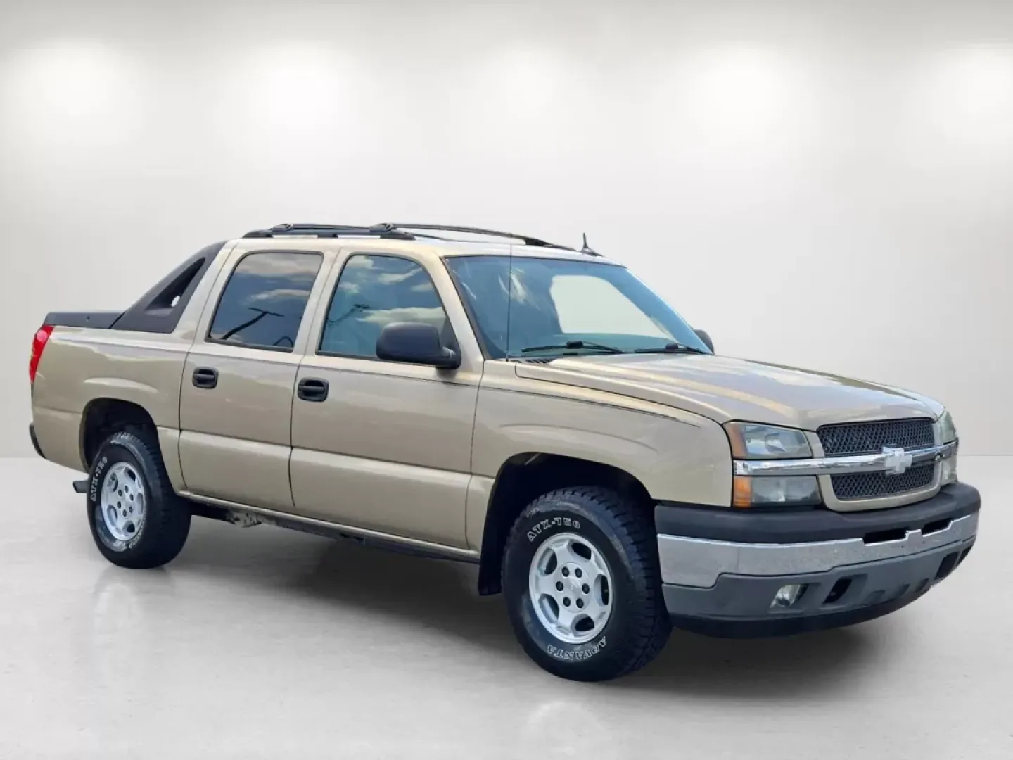 2005 /Tan/Neutral Chevrolet Avalanche LS (3GNEC12Z95G) with an Other engine, located at 5115 14th Ave., Columbus, GA, 31904, (706) 323-0345, 32.511494, -84.971046 - **Discover Your Adventure with the 2005 Chevrolet Avalanche at Gils Auto - Phenix City #2!**<br /> <br /> Are you ready for an exciting new chapter of weekend adventures or daily commutes? This 2005 Chevrolet Avalanche, available at Gils Auto - Phenix City #2, is more than just a pickup; it's the pe - Photo#2