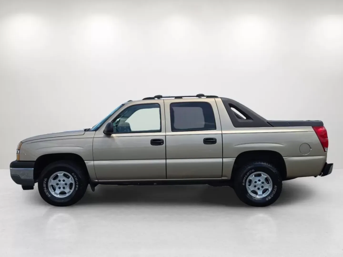 2005 /Tan/Neutral Chevrolet Avalanche LS (3GNEC12Z95G) with an Other engine, located at 5115 14th Ave., Columbus, GA, 31904, (706) 323-0345, 32.511494, -84.971046 - **Discover Your Adventure with the 2005 Chevrolet Avalanche at Gils Auto - Phenix City #2!**<br /> <br /> Are you ready for an exciting new chapter of weekend adventures or daily commutes? This 2005 Chevrolet Avalanche, available at Gils Auto - Phenix City #2, is more than just a pickup; it's the pe - Photo#7