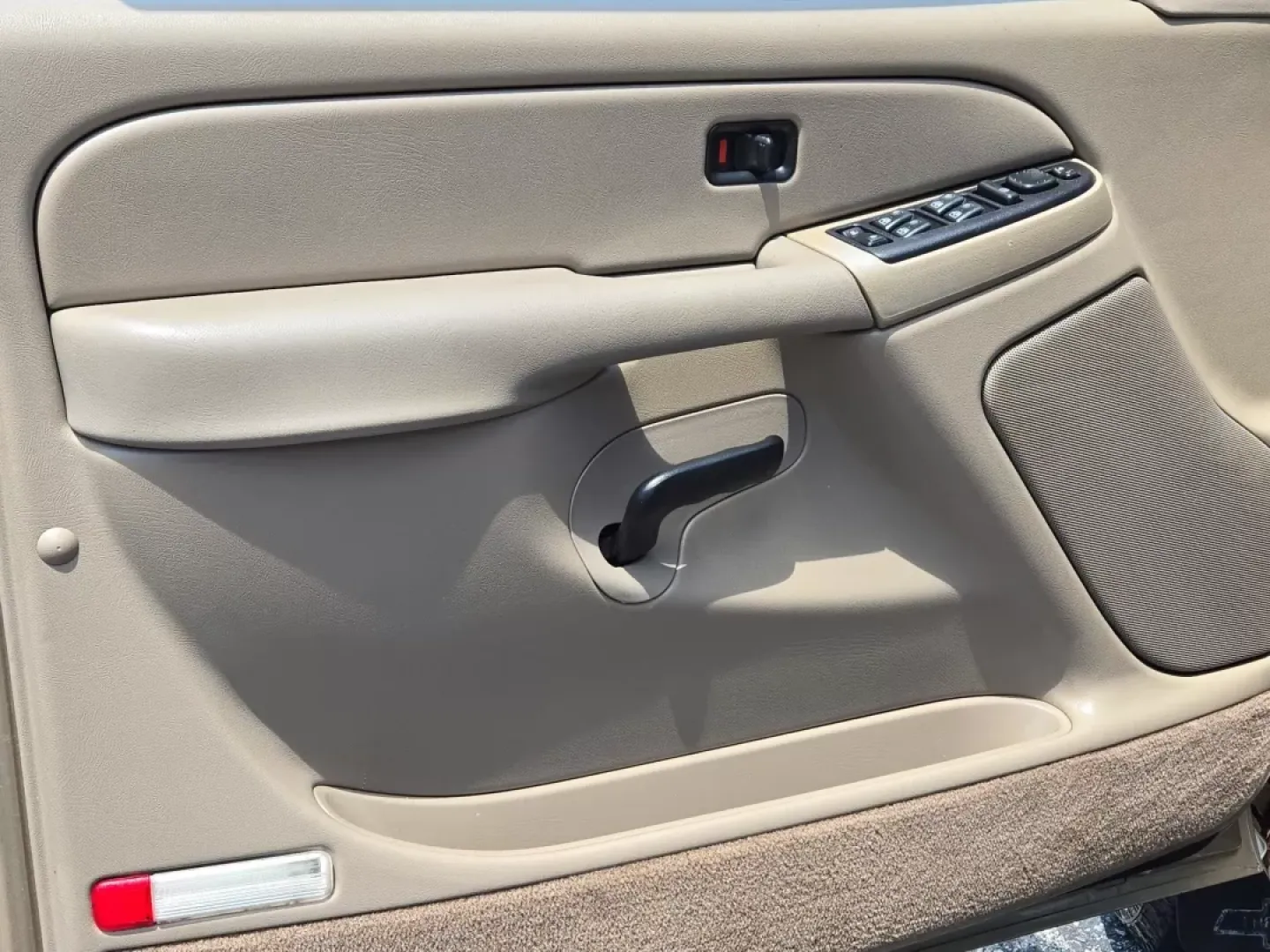 2005 /Tan/Neutral Chevrolet Avalanche LS (3GNEC12Z95G) with an Other engine, located at 5115 14th Ave., Columbus, GA, 31904, (706) 323-0345, 32.511494, -84.971046 - **Discover Your Adventure with the 2005 Chevrolet Avalanche at Gils Auto - Phenix City #2!**<br /> <br /> Are you ready for an exciting new chapter of weekend adventures or daily commutes? This 2005 Chevrolet Avalanche, available at Gils Auto - Phenix City #2, is more than just a pickup; it's the pe - Photo#9