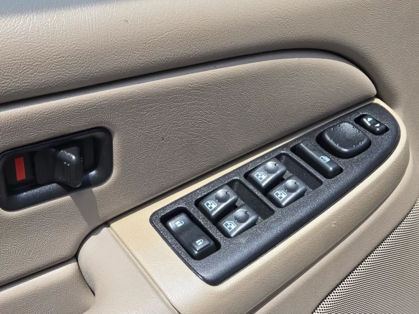 2005 /Tan/Neutral Chevrolet Avalanche LS (3GNEC12Z95G) with an Other engine, located at 5115 14th Ave., Columbus, GA, 31904, (706) 323-0345, 32.511494, -84.971046 - **Discover Your Adventure with the 2005 Chevrolet Avalanche at Gils Auto - Phenix City #2!**<br /> <br /> Are you ready for an exciting new chapter of weekend adventures or daily commutes? This 2005 Chevrolet Avalanche, available at Gils Auto - Phenix City #2, is more than just a pickup; it's the pe - Photo#10