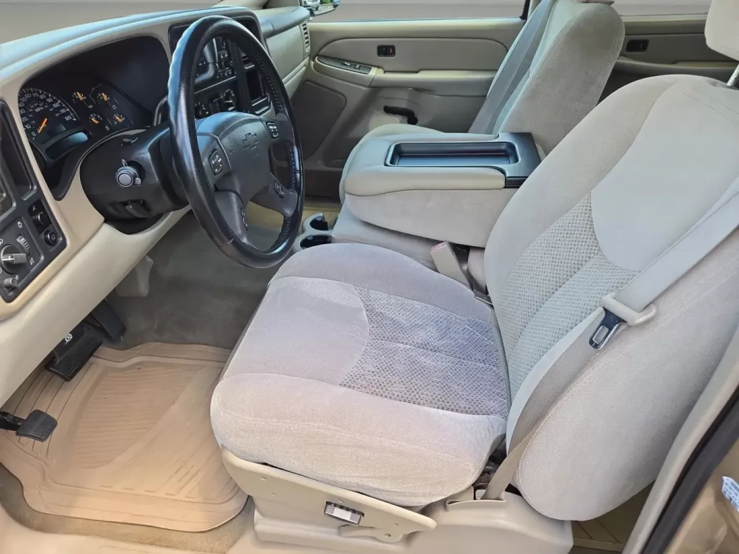 2005 /Tan/Neutral Chevrolet Avalanche LS (3GNEC12Z95G) with an Other engine, located at 5115 14th Ave., Columbus, GA, 31904, (706) 323-0345, 32.511494, -84.971046 - **Discover Your Adventure with the 2005 Chevrolet Avalanche at Gils Auto - Phenix City #2!**<br /> <br /> Are you ready for an exciting new chapter of weekend adventures or daily commutes? This 2005 Chevrolet Avalanche, available at Gils Auto - Phenix City #2, is more than just a pickup; it's the pe - Photo#11