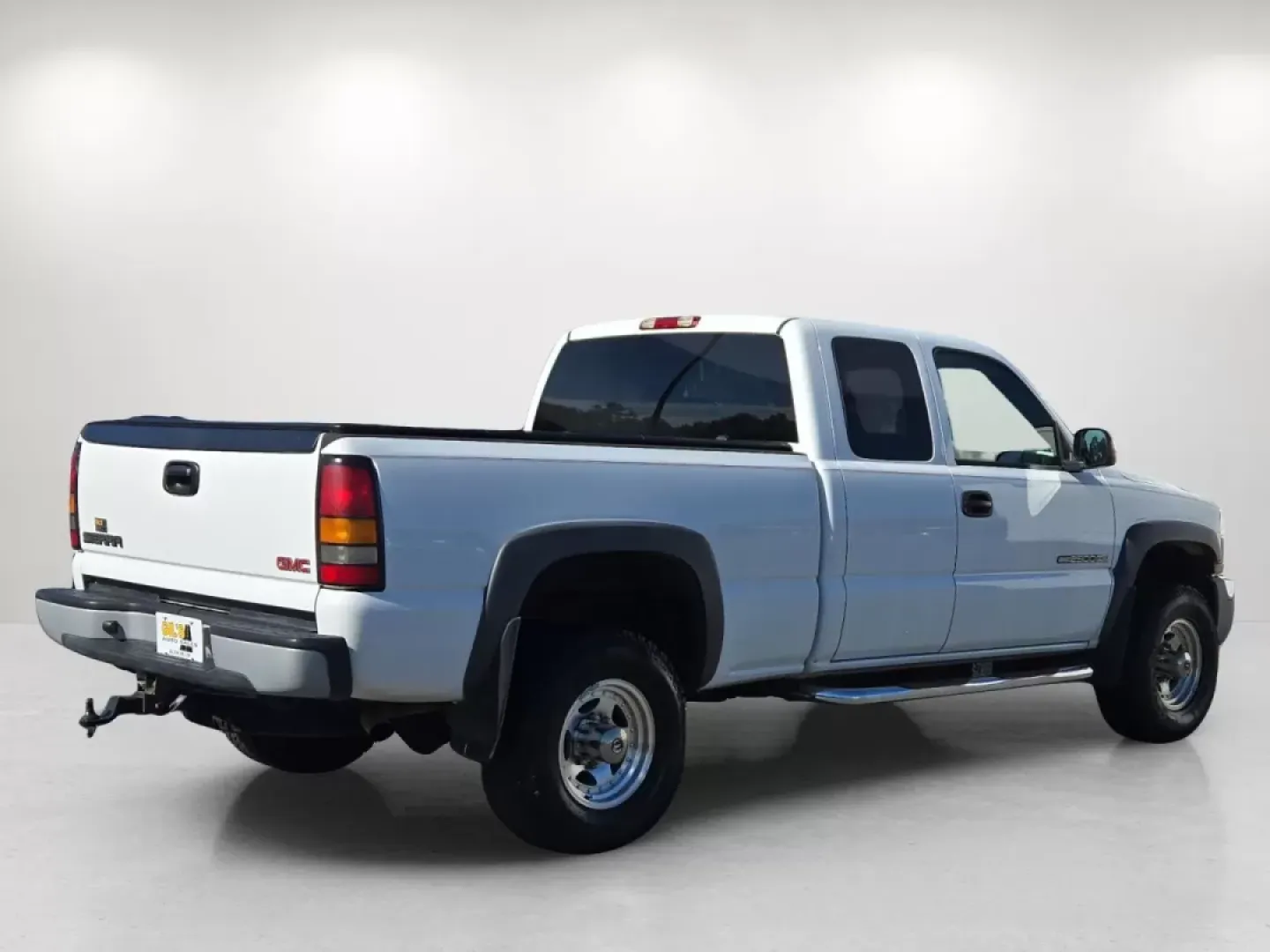 2005 /Dark Pewter GMC Sierra 2500HD Work Truck (1GTHC29U15E) with an Other engine, located at 3959 U.S. 80 W, Phenix City, AL, 36870, (334) 297-4885, 32.469296, -85.135185 - Looking for a reliable pickup truck that won't break the bank? The 2005 GMC Sierra 2500HD is the perfect solution for contractors, weekend adventurers, or growing families in need of rugged versatility. With its impressive towing capabilities and spacious interior, it's ready for any job, weekend ge - Photo#6