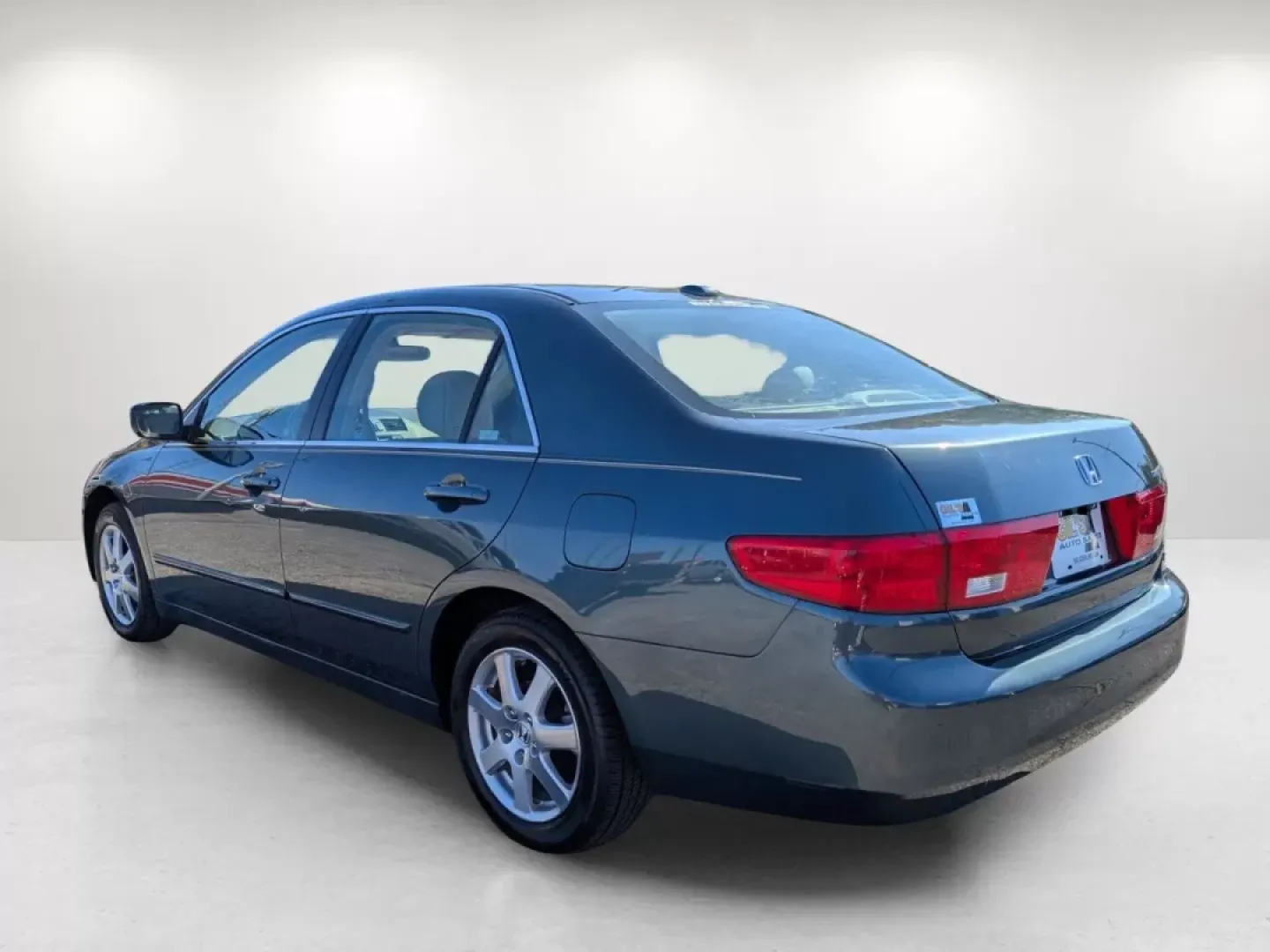 2005 Honda Accord Sdn EX-L V6 (1HGCM66555A) with an Other engine, located at 1430 Gateway Drive, Opelika, AL, 36801, (334) 239-0944, 32.637871, -85.409790 - Are you ready to elevate your daily commute or embark on weekend adventures? Look no further than this stunning 2005 Honda Accord Sdn EX-L V6, available now at Gils Auto in Phenix City, Alabama. This sedan is the perfect blend of style, comfort, and reliability, making it an ideal choice for budget- - Photo#6