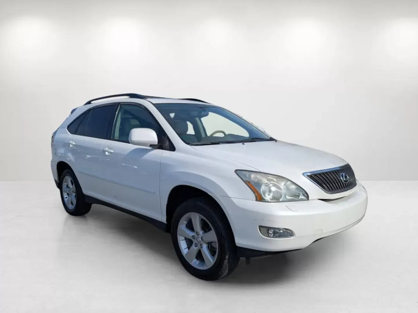 2005 Lexus RX 330 (2T2GA31U75C) with an Other engine, located at 3959 U.S. 80 W, Phenix City, AL, 36870, (334) 297-4885, 32.469296, -85.135185 - **Discover Your Adventure with the 2005 Lexus RX 330 at Gils Auto in Phenix City, AL!**<br /> <br /> Ready to elevate your daily commute or weekend getaway? The 2005 Lexus RX 330 is the perfect SUV for those seeking a blend of comfort, style, and practicality. With its spacious interior and robust f - Photo#3