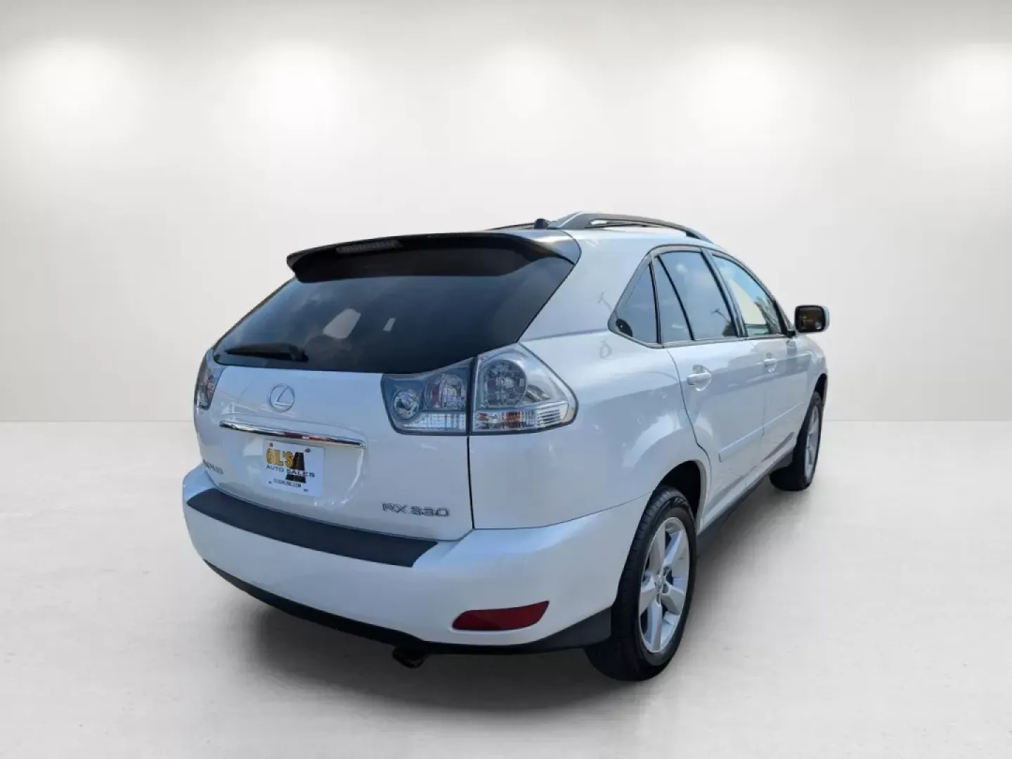 2005 Lexus RX 330 (2T2GA31U75C) with an Other engine, located at 3959 U.S. 80 W, Phenix City, AL, 36870, (334) 297-4885, 32.469296, -85.135185 - **Discover Your Adventure with the 2005 Lexus RX 330 at Gils Auto in Phenix City, AL!**<br /> <br /> Ready to elevate your daily commute or weekend getaway? The 2005 Lexus RX 330 is the perfect SUV for those seeking a blend of comfort, style, and practicality. With its spacious interior and robust f - Photo#5