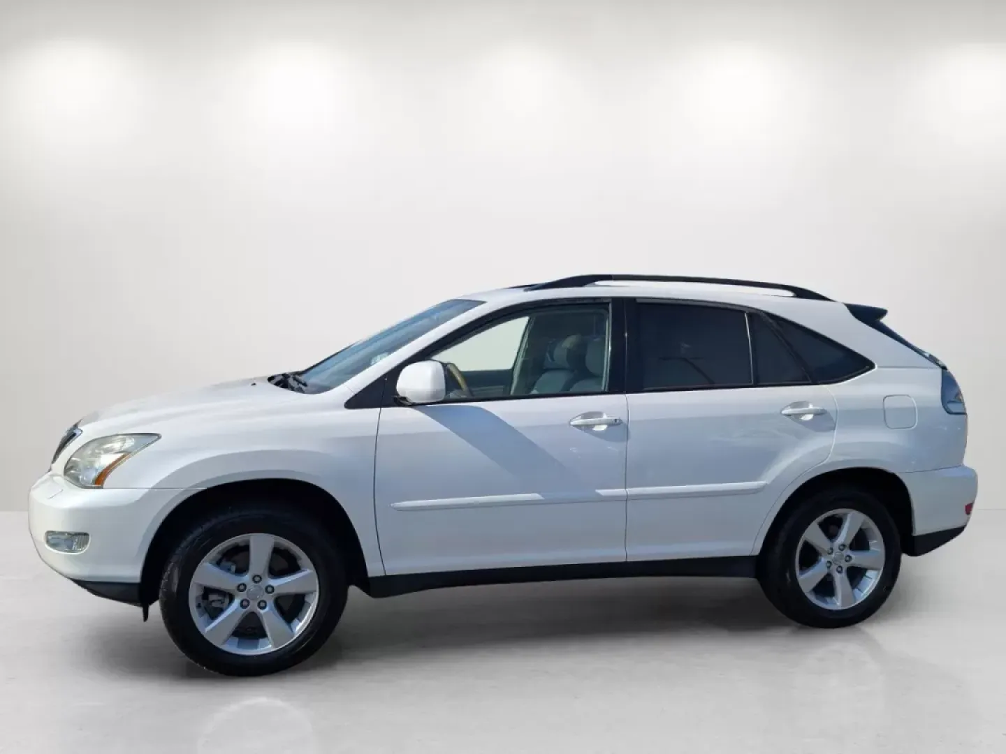 2005 Lexus RX 330 (2T2GA31U75C) with an Other engine, located at 3959 U.S. 80 W, Phenix City, AL, 36870, (334) 297-4885, 32.469296, -85.135185 - **Discover Your Adventure with the 2005 Lexus RX 330 at Gils Auto in Phenix City, AL!**<br /> <br /> Ready to elevate your daily commute or weekend getaway? The 2005 Lexus RX 330 is the perfect SUV for those seeking a blend of comfort, style, and practicality. With its spacious interior and robust f - Photo#8