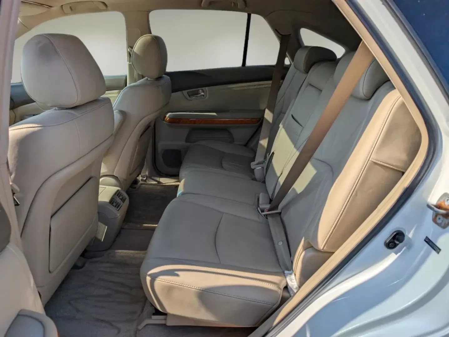 2005 Lexus RX 330 (2T2GA31U75C) with an Other engine, located at 3959 U.S. 80 W, Phenix City, AL, 36870, (334) 297-4885, 32.469296, -85.135185 - **Discover Your Adventure with the 2005 Lexus RX 330 at Gils Auto in Phenix City, AL!**<br /> <br /> Ready to elevate your daily commute or weekend getaway? The 2005 Lexus RX 330 is the perfect SUV for those seeking a blend of comfort, style, and practicality. With its spacious interior and robust f - Photo#10