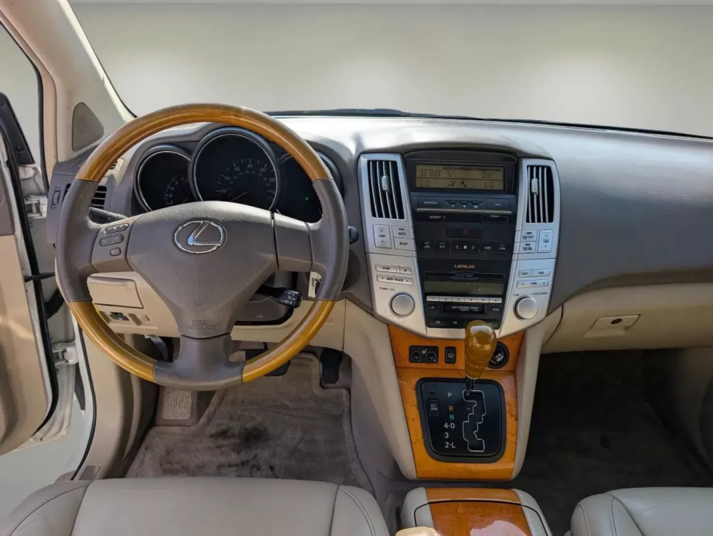 2005 Lexus RX 330 (2T2GA31U75C) with an Other engine, located at 3959 U.S. 80 W, Phenix City, AL, 36870, (334) 297-4885, 32.469296, -85.135185 - **Discover Your Adventure with the 2005 Lexus RX 330 at Gils Auto in Phenix City, AL!**<br /> <br /> Ready to elevate your daily commute or weekend getaway? The 2005 Lexus RX 330 is the perfect SUV for those seeking a blend of comfort, style, and practicality. With its spacious interior and robust f - Photo#11