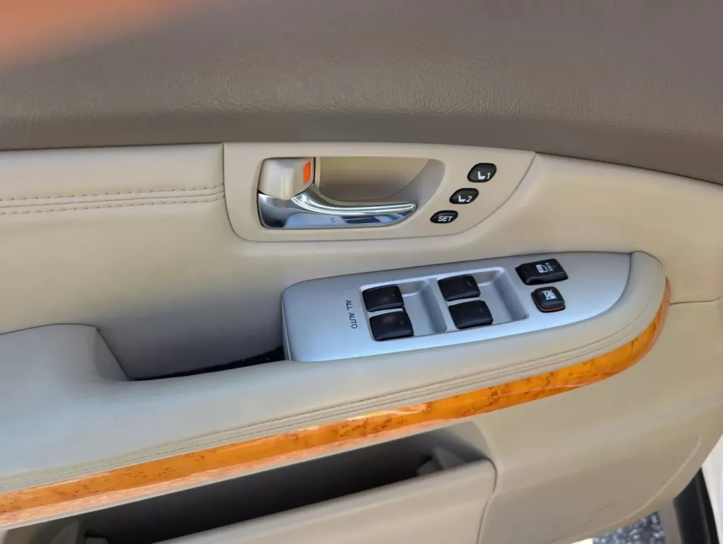 2005 Lexus RX 330 (2T2GA31U75C) with an Other engine, located at 7000 Northlake Connector, Columbus, GA, 31904, (706) 987-8085, 32.524975, -84.978134 - **Discover Your Adventure with the 2005 Lexus RX 330 at Gils Auto in Phenix City, AL!**<br /> <br /> Ready to elevate your daily commute or weekend getaway? The 2005 Lexus RX 330 is the perfect SUV for those seeking a blend of comfort, style, and practicality. With its spacious interior and robust f - Photo#8