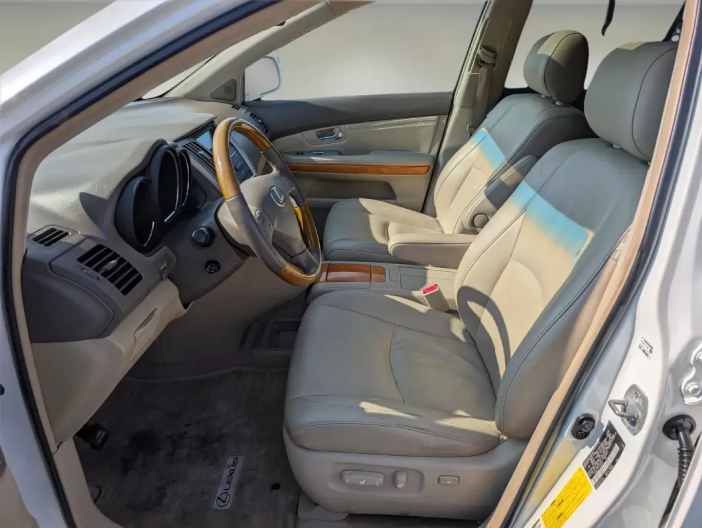 2005 Lexus RX 330 (2T2GA31U75C) with an Other engine, located at 7000 Northlake Connector, Columbus, GA, 31904, (706) 987-8085, 32.524975, -84.978134 - **Discover Your Adventure with the 2005 Lexus RX 330 at Gils Auto in Phenix City, AL!**<br /> <br /> Ready to elevate your daily commute or weekend getaway? The 2005 Lexus RX 330 is the perfect SUV for those seeking a blend of comfort, style, and practicality. With its spacious interior and robust f - Photo#9