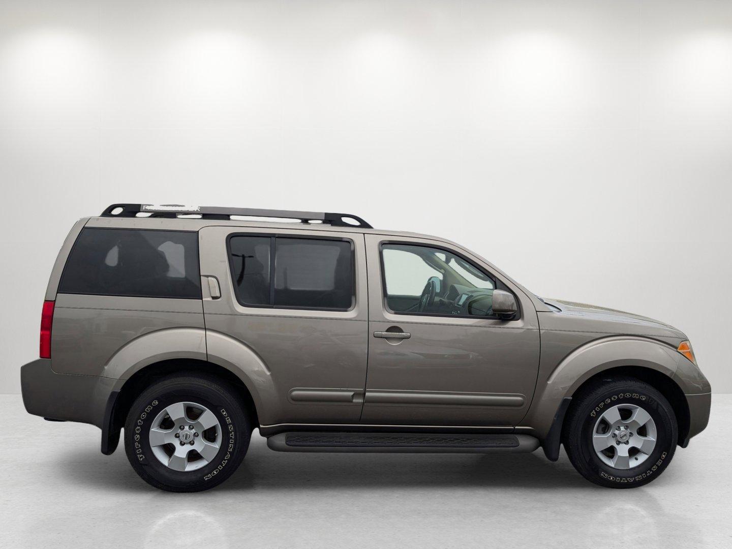 2005 Nissan Pathfinder (5N1AR18U25C) with an Gas V6 4.0L/241 engine, 5-Speed Automatic transmission, located at 521 Old Farm Lane Rd, Prattville, AL, 36066, (334) 325-1505, 32.482460, -86.416367 - 2005 Nissan Pathfinder - Photo#2