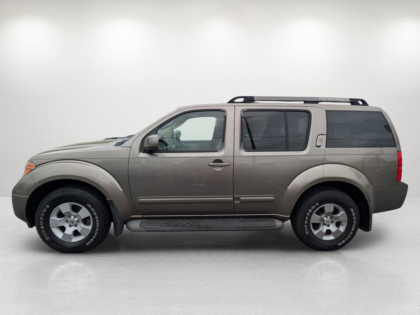 2005 Nissan Pathfinder (5N1AR18U25C) with an Gas V6 4.0L/241 engine, 5-Speed Automatic transmission, located at 521 Old Farm Lane Rd, Prattville, AL, 36066, (334) 325-1505, 32.482460, -86.416367 - 2005 Nissan Pathfinder - Photo#6