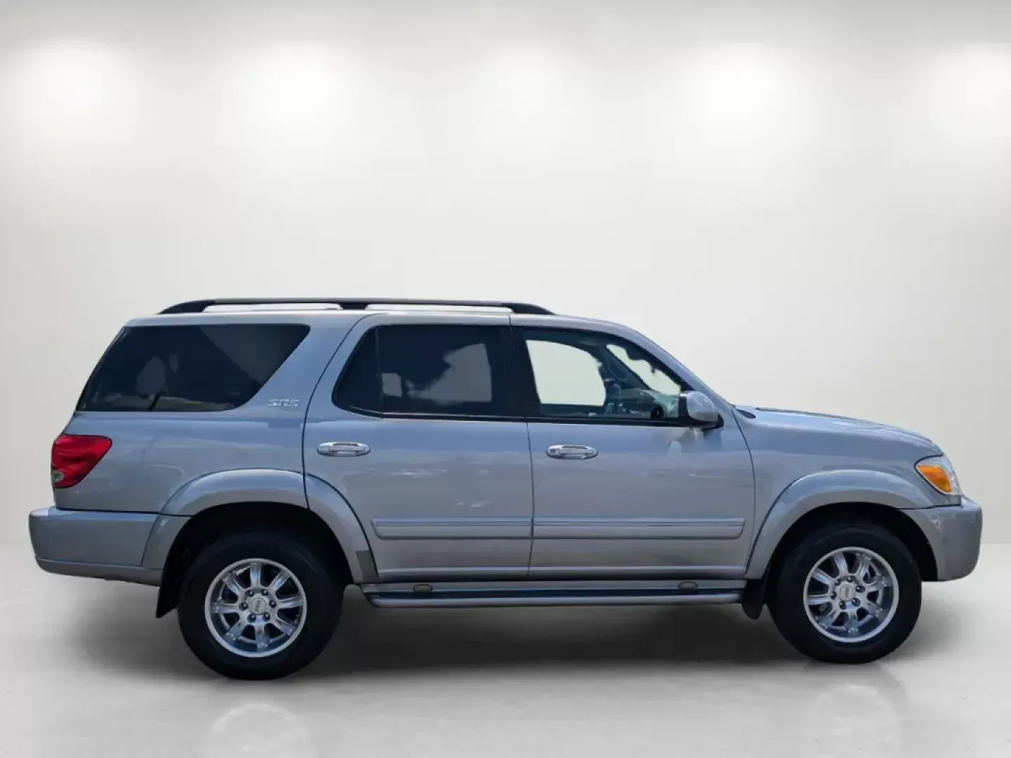 2005 Toyota Sequoia SR5 (5TDZT34A65S) with an Gas V8 4.7L/285 engine, 5-Speed Automatic w/OD transmission, located at 3959 U.S. 80 W, Phenix City, AL, 36870, (334) 297-4885, 32.469296, -85.135185 - 2005 Toyota Sequoia SR5 - Photo#3