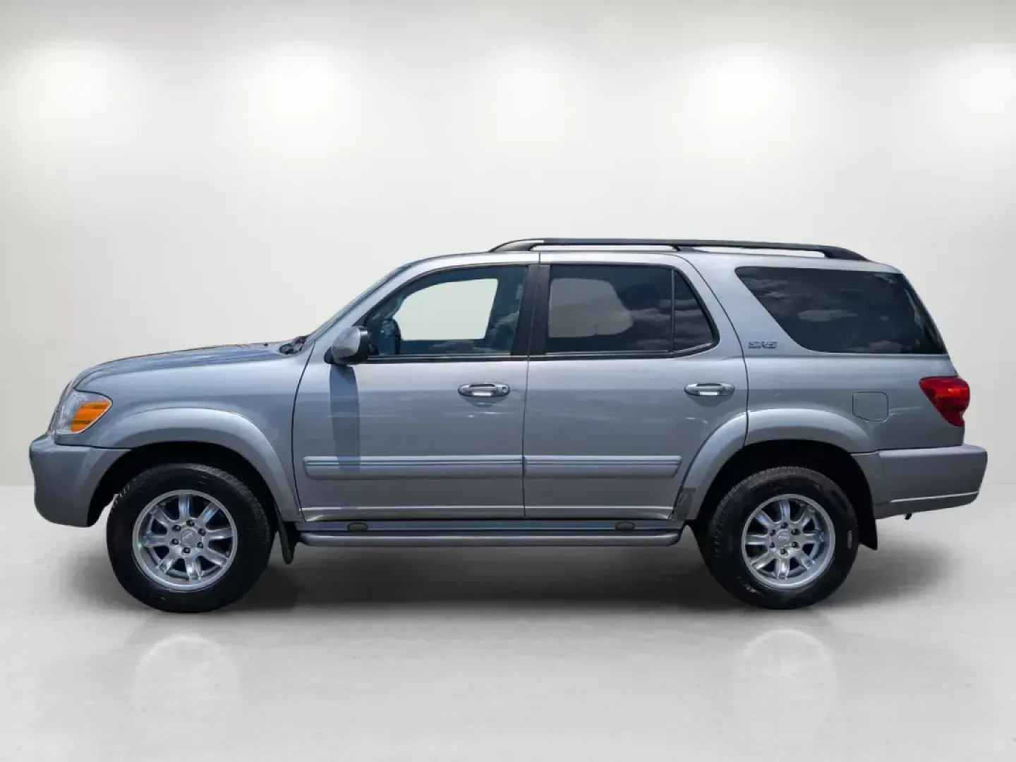 2005 Toyota Sequoia SR5 (5TDZT34A65S) with an Gas V8 4.7L/285 engine, 5-Speed Automatic w/OD transmission, located at 3959 U.S. 80 W, Phenix City, AL, 36870, (334) 297-4885, 32.469296, -85.135185 - 2005 Toyota Sequoia SR5 - Photo#7