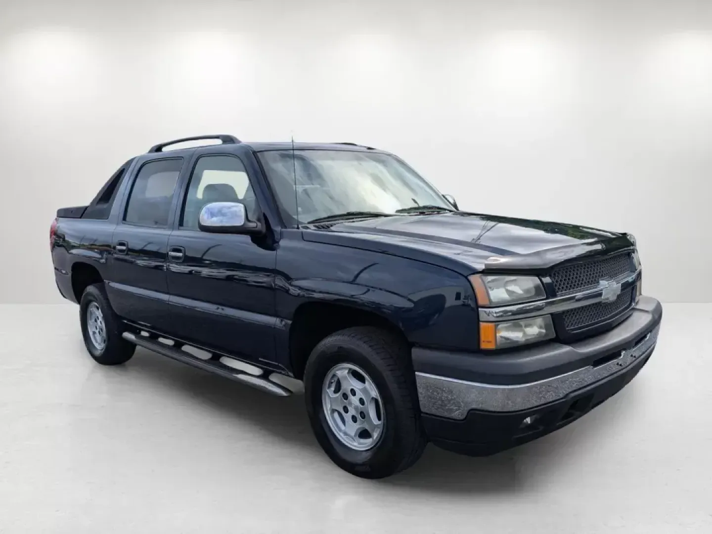 2006 /Tan/Neutral Chevrolet Avalanche LS (3GNEC12Z36G) with an Other engine, located at 7000 Northlake Connector, Columbus, GA, 31904, (706) 987-8085, 32.524975, -84.978134 - Rev up your lifestyle with the perfect vehicle for both work and play! At Gils Auto - Columbus #2, located at 7000 Northlake Connector, Columbus, GA 31904, we proudly offer a 2006 Chevrolet Avalanche LS, ideal for those who crave adventure without sacrificing daily practicality. Whether you're navig - Photo#2