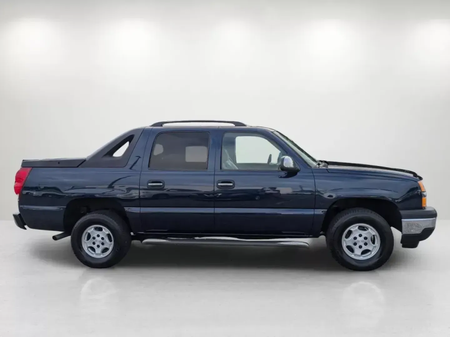 2006 /Tan/Neutral Chevrolet Avalanche LS (3GNEC12Z36G) with an Other engine, located at 7000 Northlake Connector, Columbus, GA, 31904, (706) 987-8085, 32.524975, -84.978134 - Rev up your lifestyle with the perfect vehicle for both work and play! At Gils Auto - Columbus #2, located at 7000 Northlake Connector, Columbus, GA 31904, we proudly offer a 2006 Chevrolet Avalanche LS, ideal for those who crave adventure without sacrificing daily practicality. Whether you're navig - Photo#3