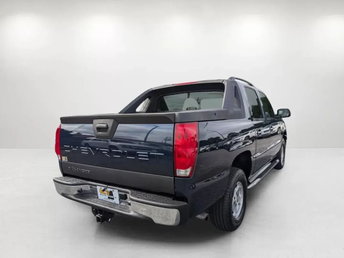 2006 /Tan/Neutral Chevrolet Avalanche LS (3GNEC12Z36G) with an Other engine, located at 7000 Northlake Connector, Columbus, GA, 31904, (706) 987-8085, 32.524975, -84.978134 - Rev up your lifestyle with the perfect vehicle for both work and play! At Gils Auto - Columbus #2, located at 7000 Northlake Connector, Columbus, GA 31904, we proudly offer a 2006 Chevrolet Avalanche LS, ideal for those who crave adventure without sacrificing daily practicality. Whether you're navig - Photo#4