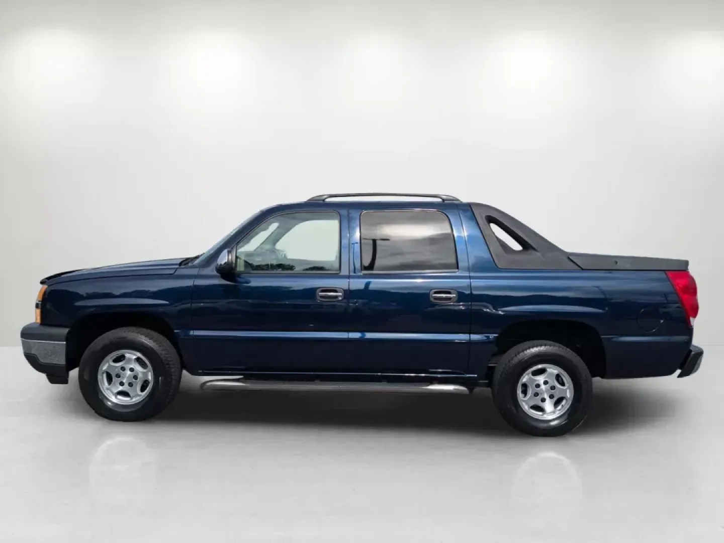 2006 /Tan/Neutral Chevrolet Avalanche LS (3GNEC12Z36G) with an Other engine, located at 7000 Northlake Connector, Columbus, GA, 31904, (706) 987-8085, 32.524975, -84.978134 - Rev up your lifestyle with the perfect vehicle for both work and play! At Gils Auto - Columbus #2, located at 7000 Northlake Connector, Columbus, GA 31904, we proudly offer a 2006 Chevrolet Avalanche LS, ideal for those who crave adventure without sacrificing daily practicality. Whether you're navig - Photo#7