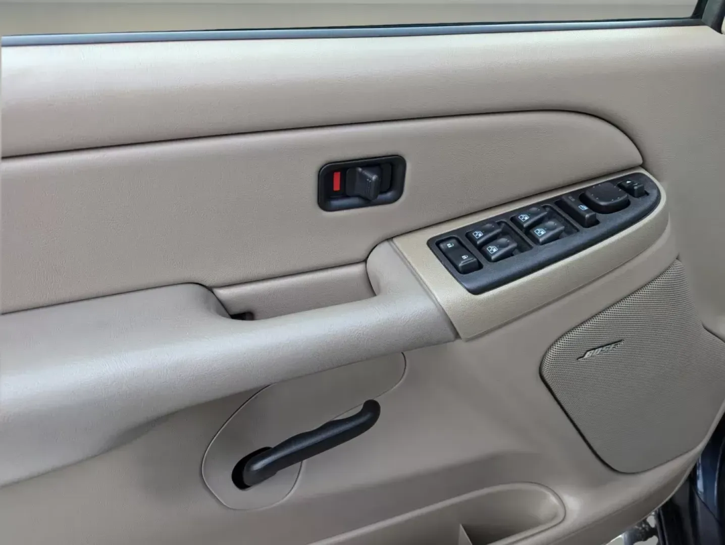 2006 /Tan/Neutral Chevrolet Avalanche LS (3GNEC12Z36G) with an Other engine, located at 7000 Northlake Connector, Columbus, GA, 31904, (706) 987-8085, 32.524975, -84.978134 - Rev up your lifestyle with the perfect vehicle for both work and play! At Gils Auto - Columbus #2, located at 7000 Northlake Connector, Columbus, GA 31904, we proudly offer a 2006 Chevrolet Avalanche LS, ideal for those who crave adventure without sacrificing daily practicality. Whether you're navig - Photo#8