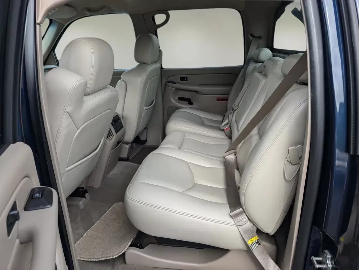 2006 /Tan/Neutral Chevrolet Avalanche LS (3GNEC12Z36G) with an Other engine, located at 7000 Northlake Connector, Columbus, GA, 31904, (706) 987-8085, 32.524975, -84.978134 - Rev up your lifestyle with the perfect vehicle for both work and play! At Gils Auto - Columbus #2, located at 7000 Northlake Connector, Columbus, GA 31904, we proudly offer a 2006 Chevrolet Avalanche LS, ideal for those who crave adventure without sacrificing daily practicality. Whether you're navig - Photo#10