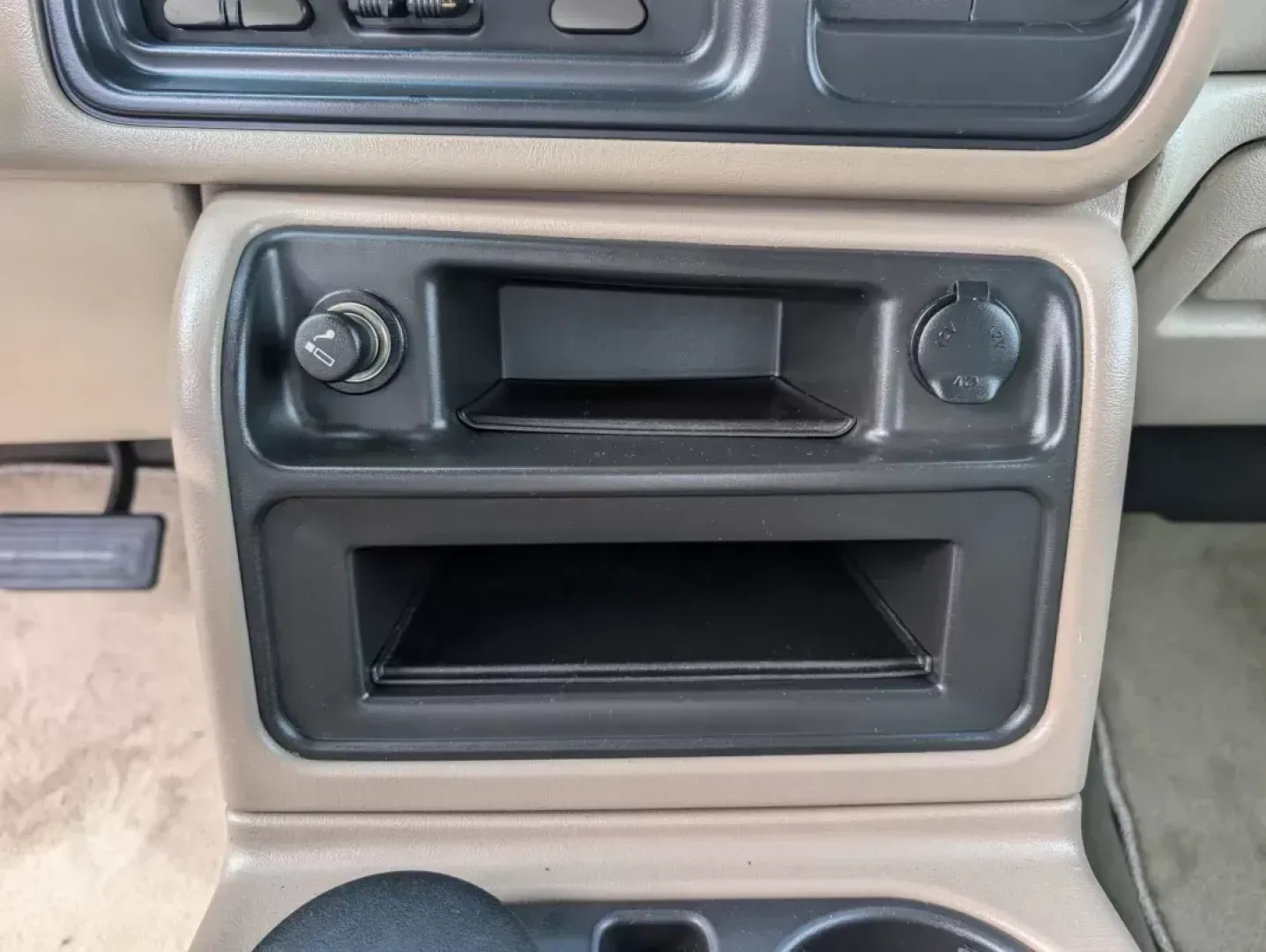 2006 /Tan/Neutral Chevrolet Avalanche LS (3GNEC12Z36G) with an Other engine, located at 7000 Northlake Connector, Columbus, GA, 31904, (706) 987-8085, 32.524975, -84.978134 - Rev up your lifestyle with the perfect vehicle for both work and play! At Gils Auto - Columbus #2, located at 7000 Northlake Connector, Columbus, GA 31904, we proudly offer a 2006 Chevrolet Avalanche LS, ideal for those who crave adventure without sacrificing daily practicality. Whether you're navig - Photo#13